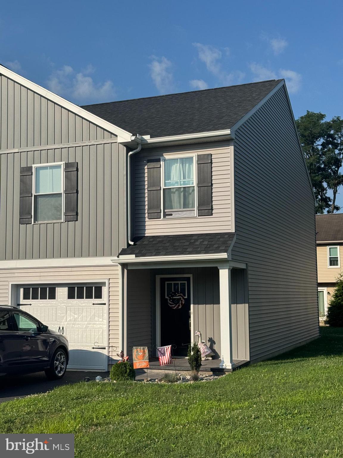 Like new end Unit townhome in New Holland, Pictures are from a similar unit that was staged, Home features, Smart thermostat, front door, & Garage Door Opener