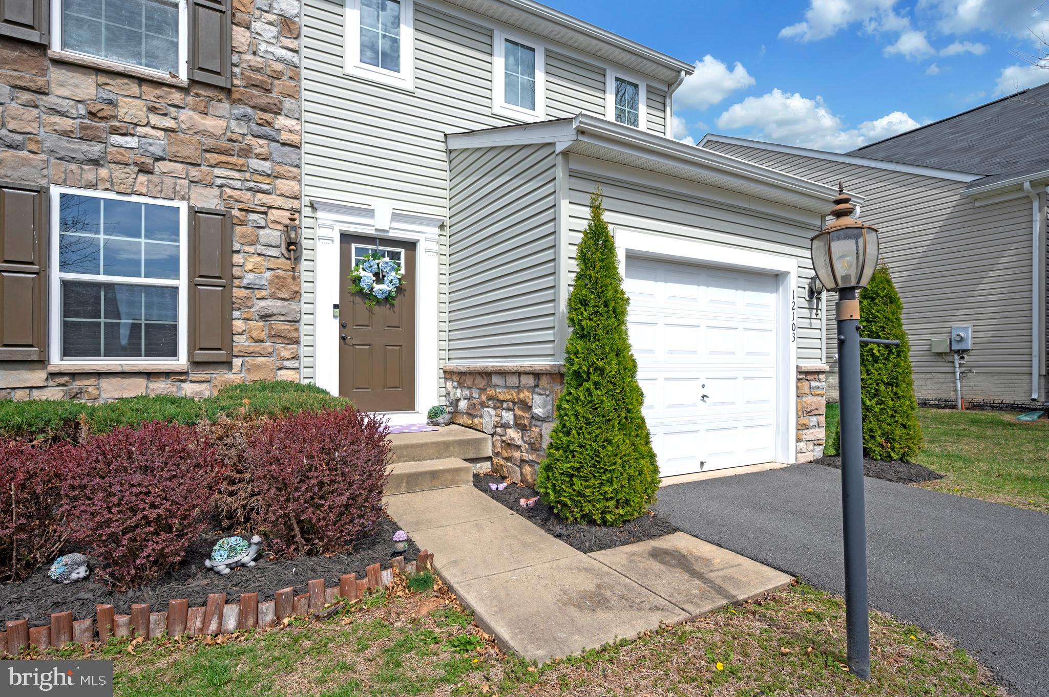 THREE FLAGS - Residential