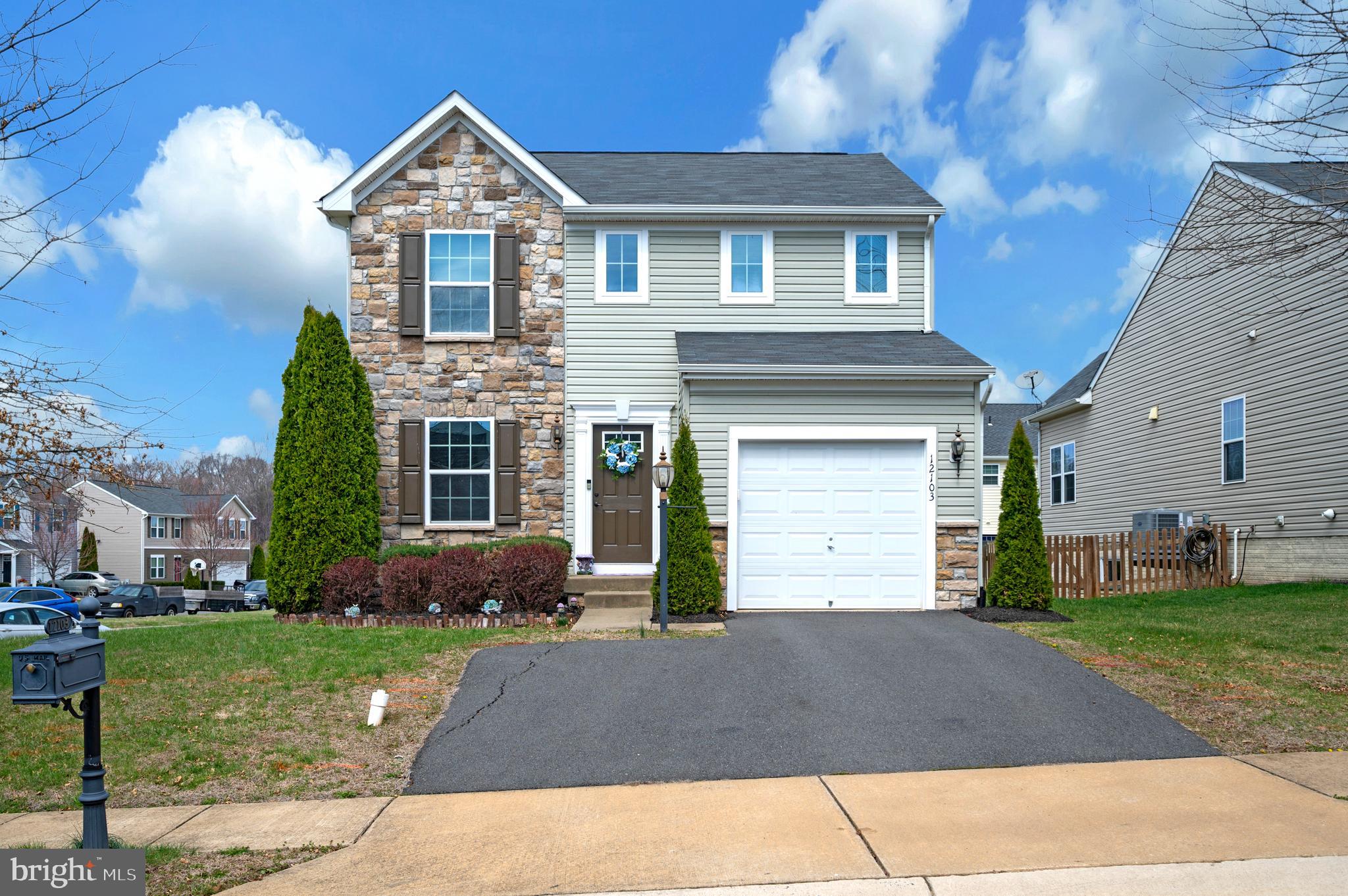 THREE FLAGS - Residential