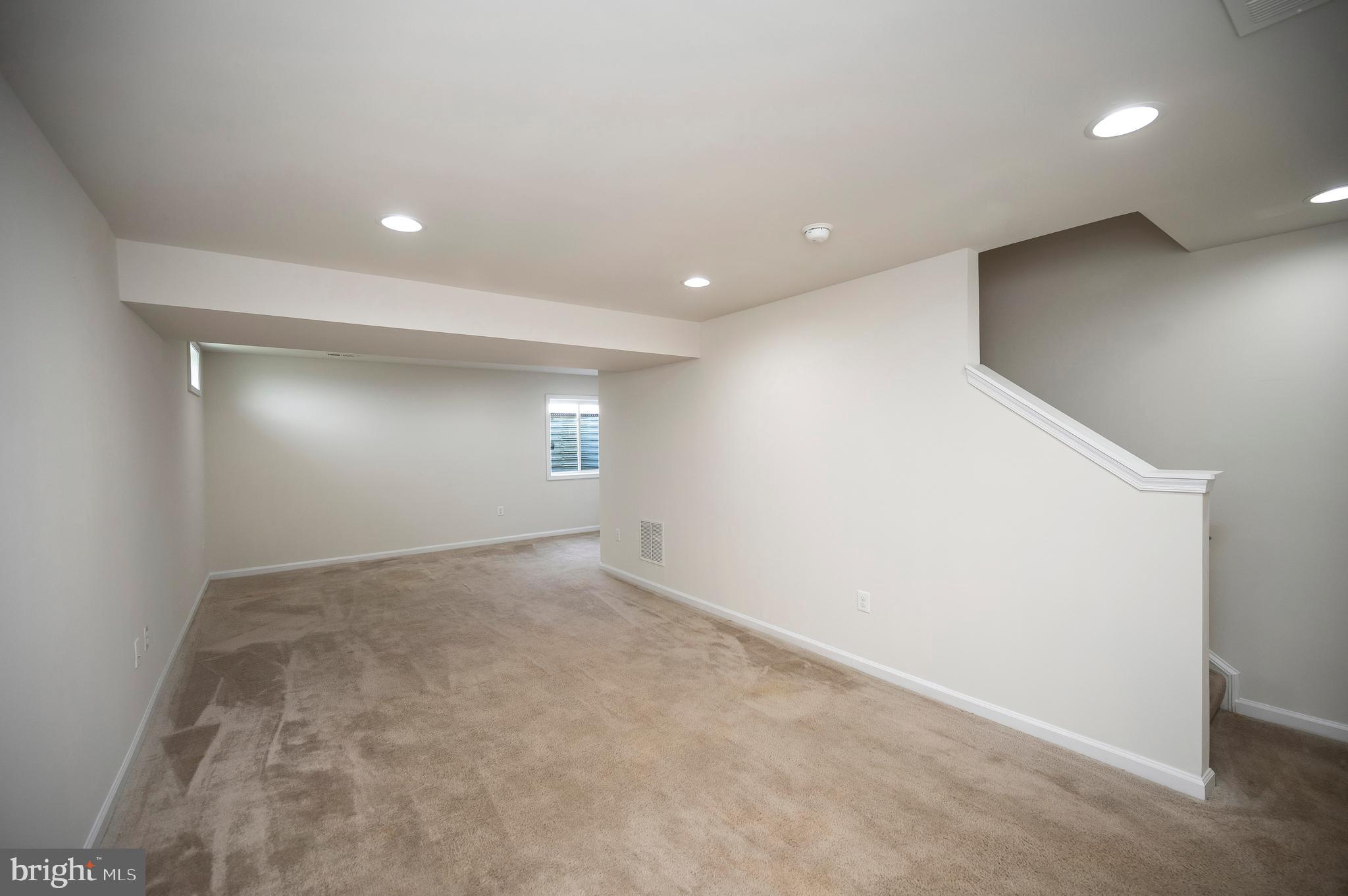 THREE FLAGS - Residential