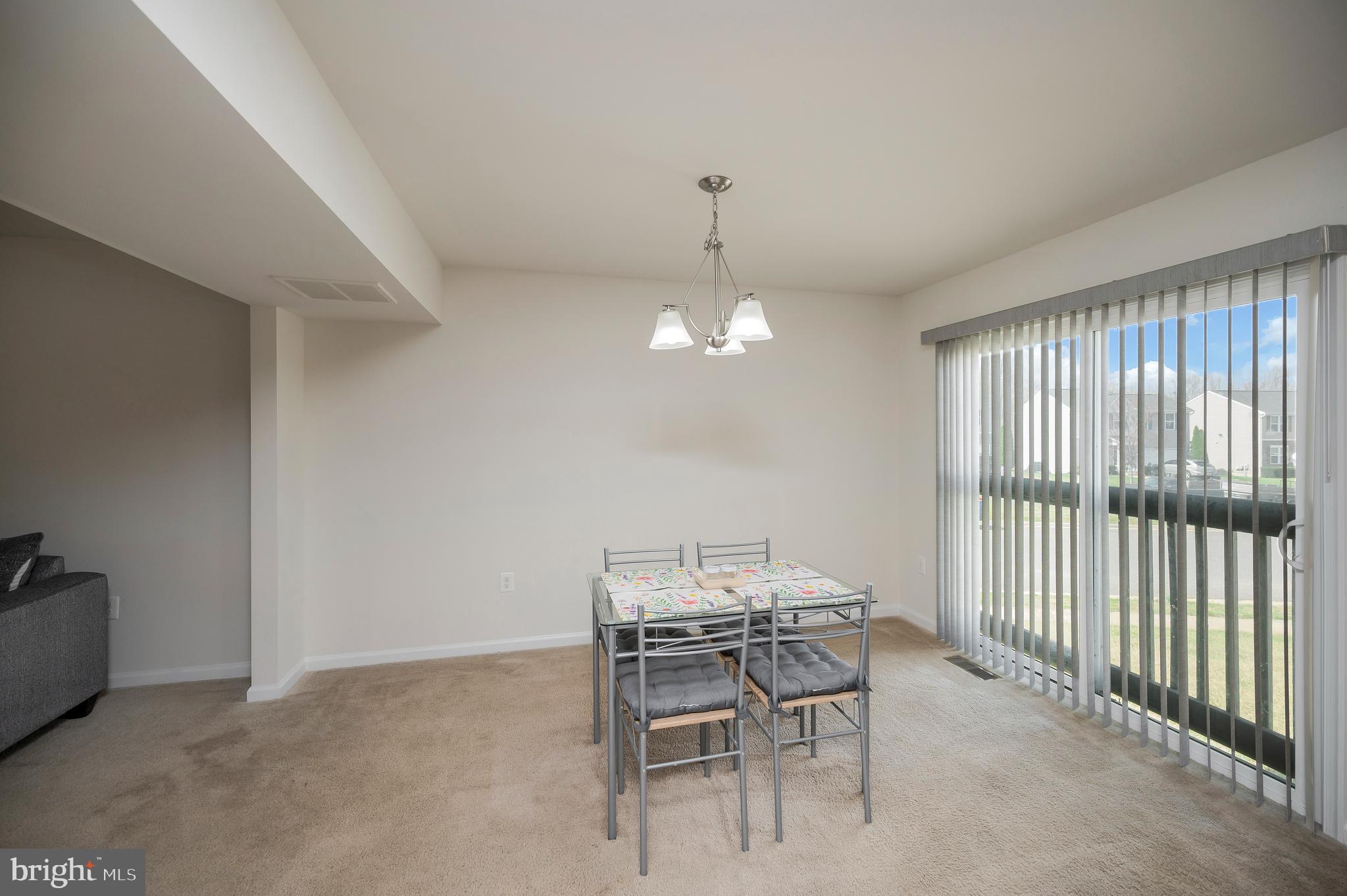 THREE FLAGS - Residential