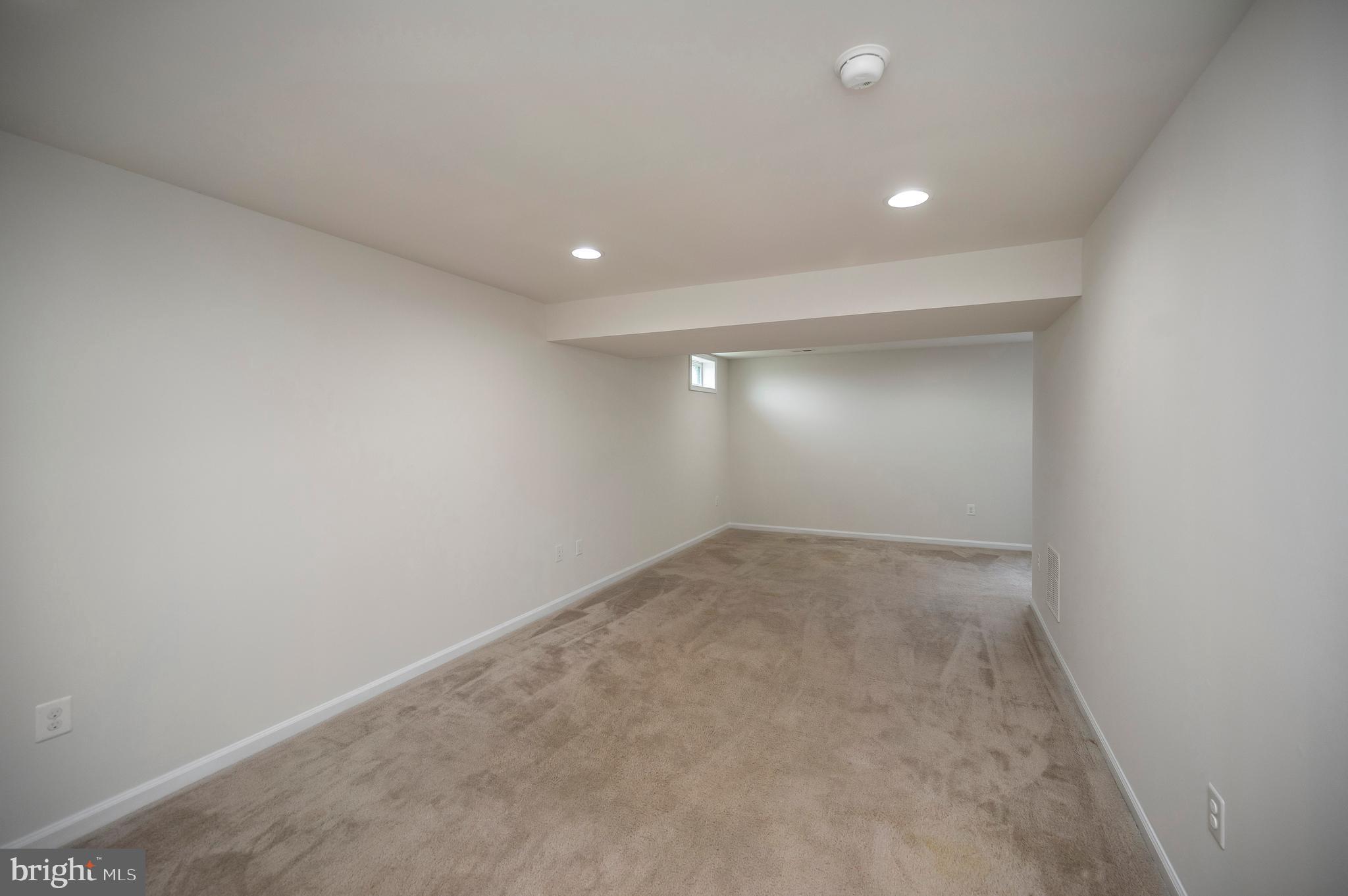 THREE FLAGS - Residential