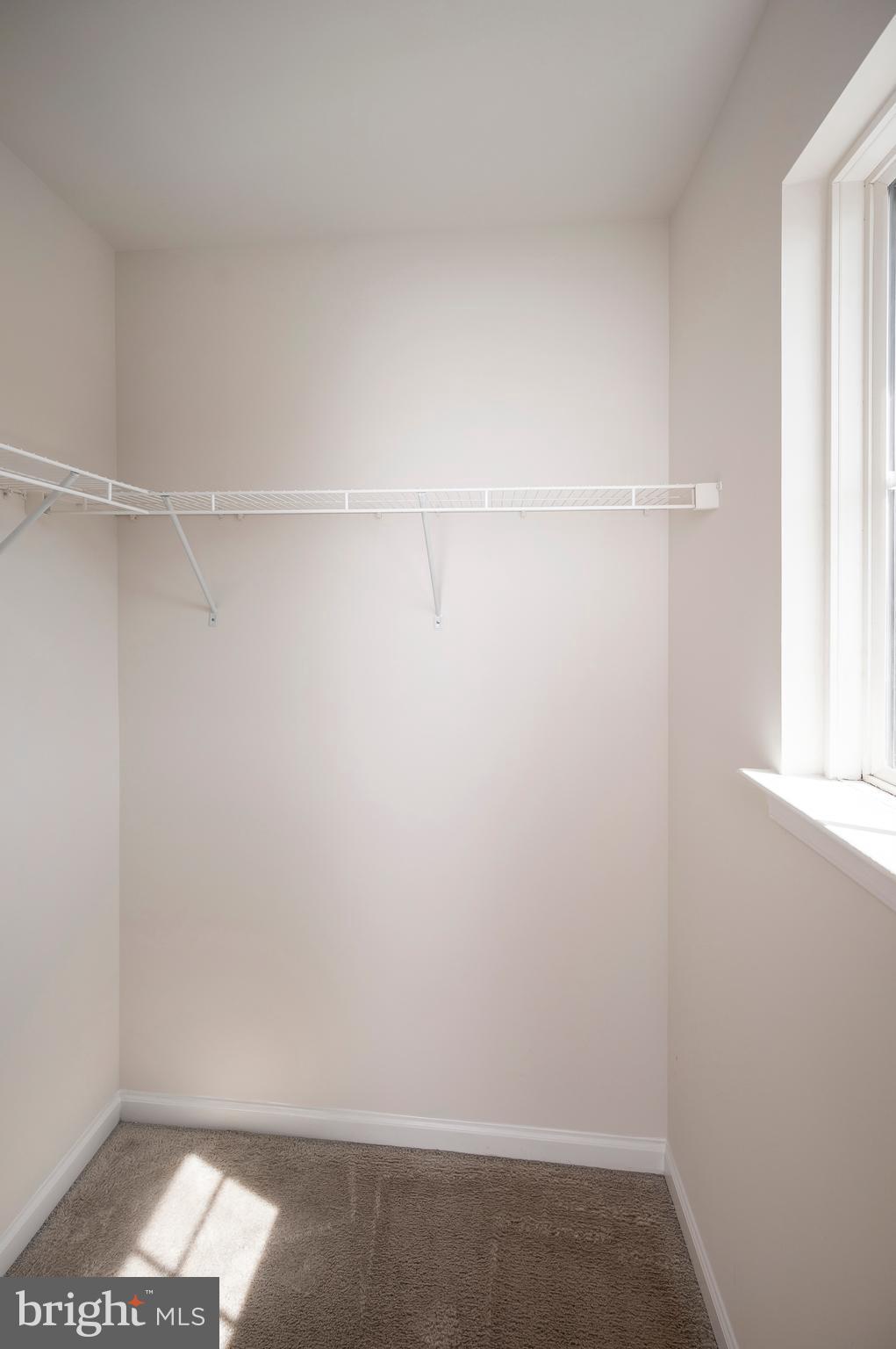 THREE FLAGS - Residential