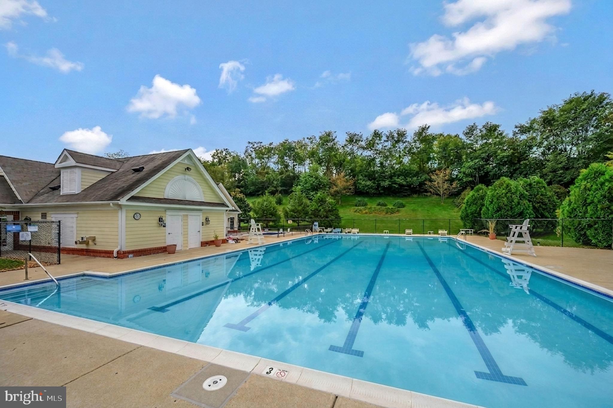 THREE FLAGS - Residential