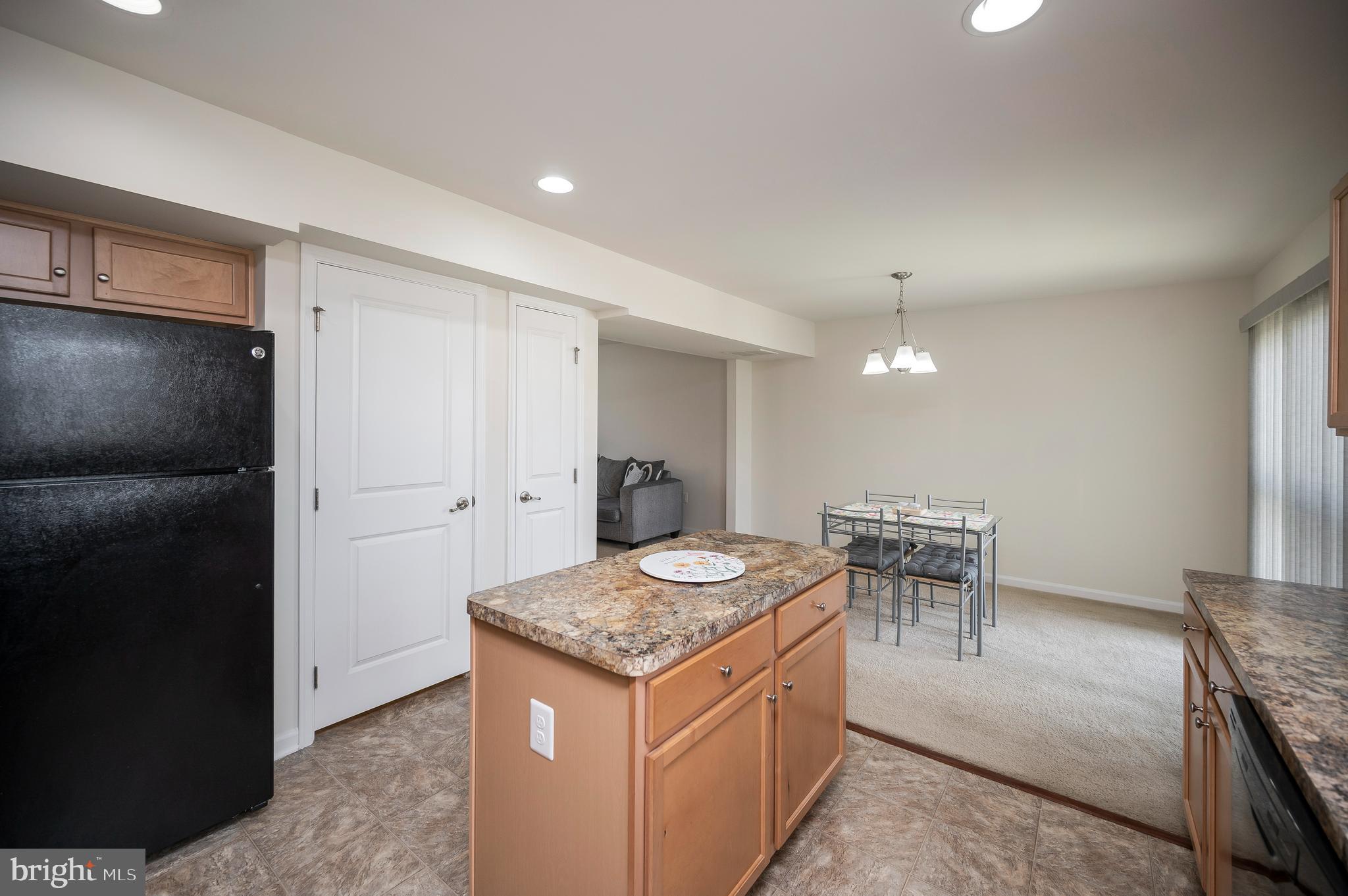 THREE FLAGS - Residential