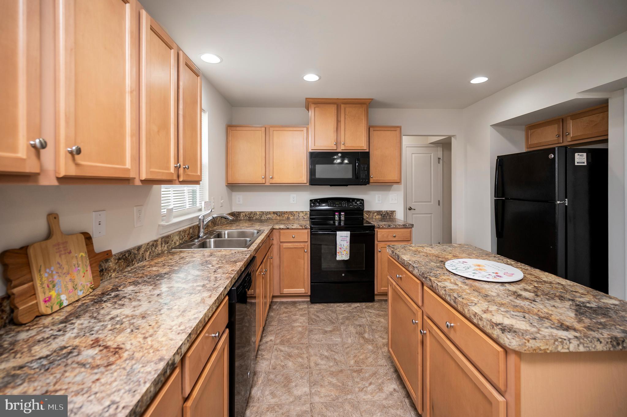 THREE FLAGS - Residential