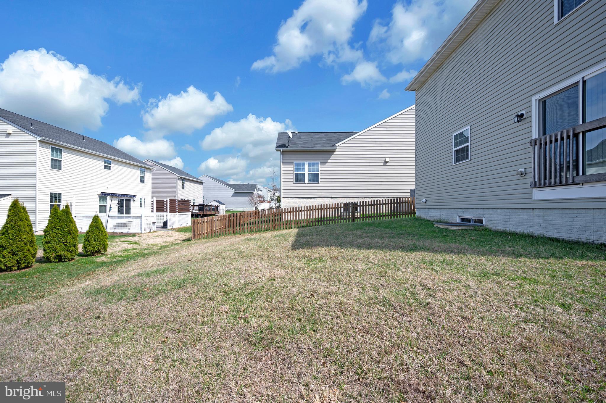 THREE FLAGS - Residential
