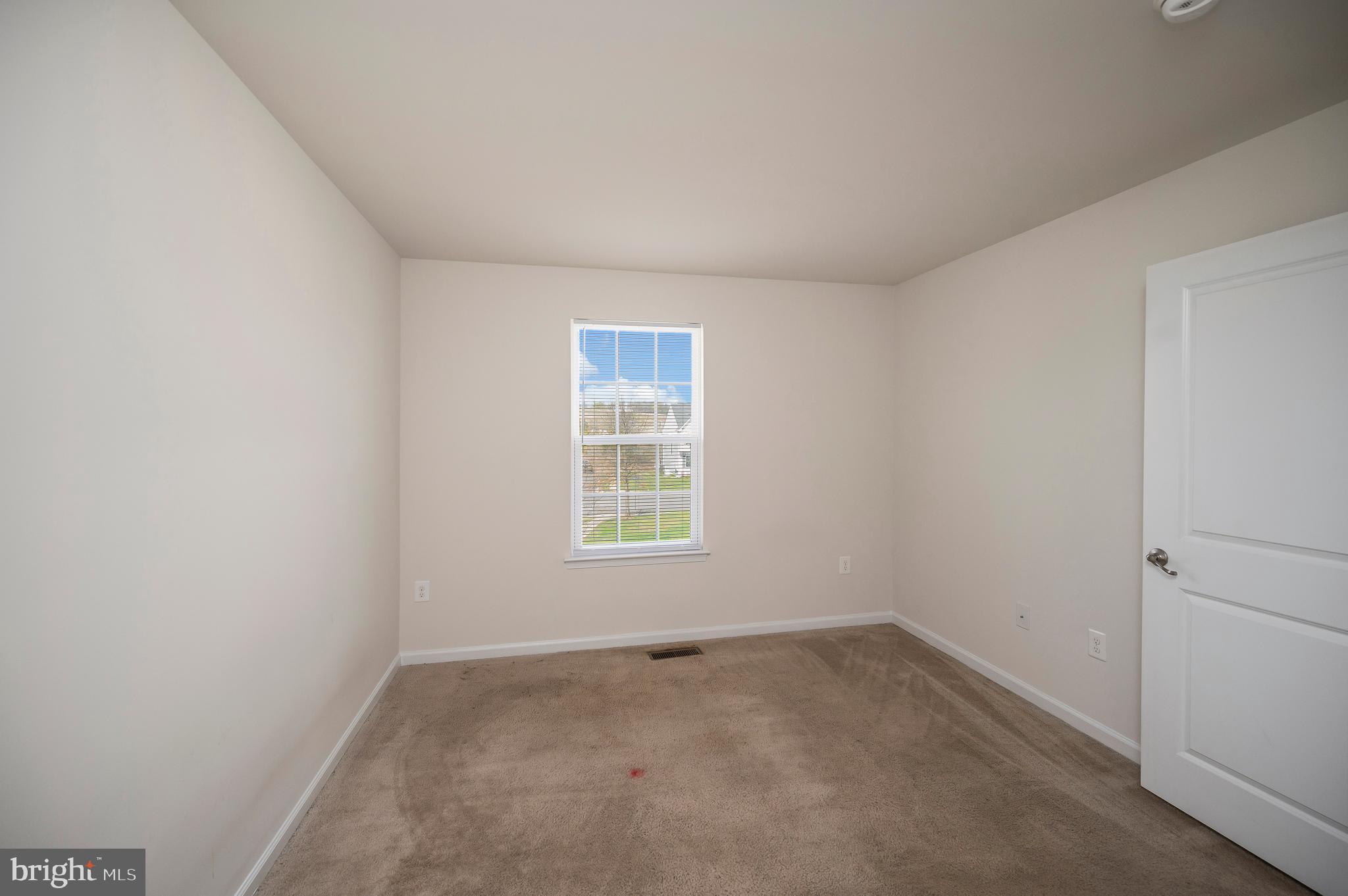 THREE FLAGS - Residential