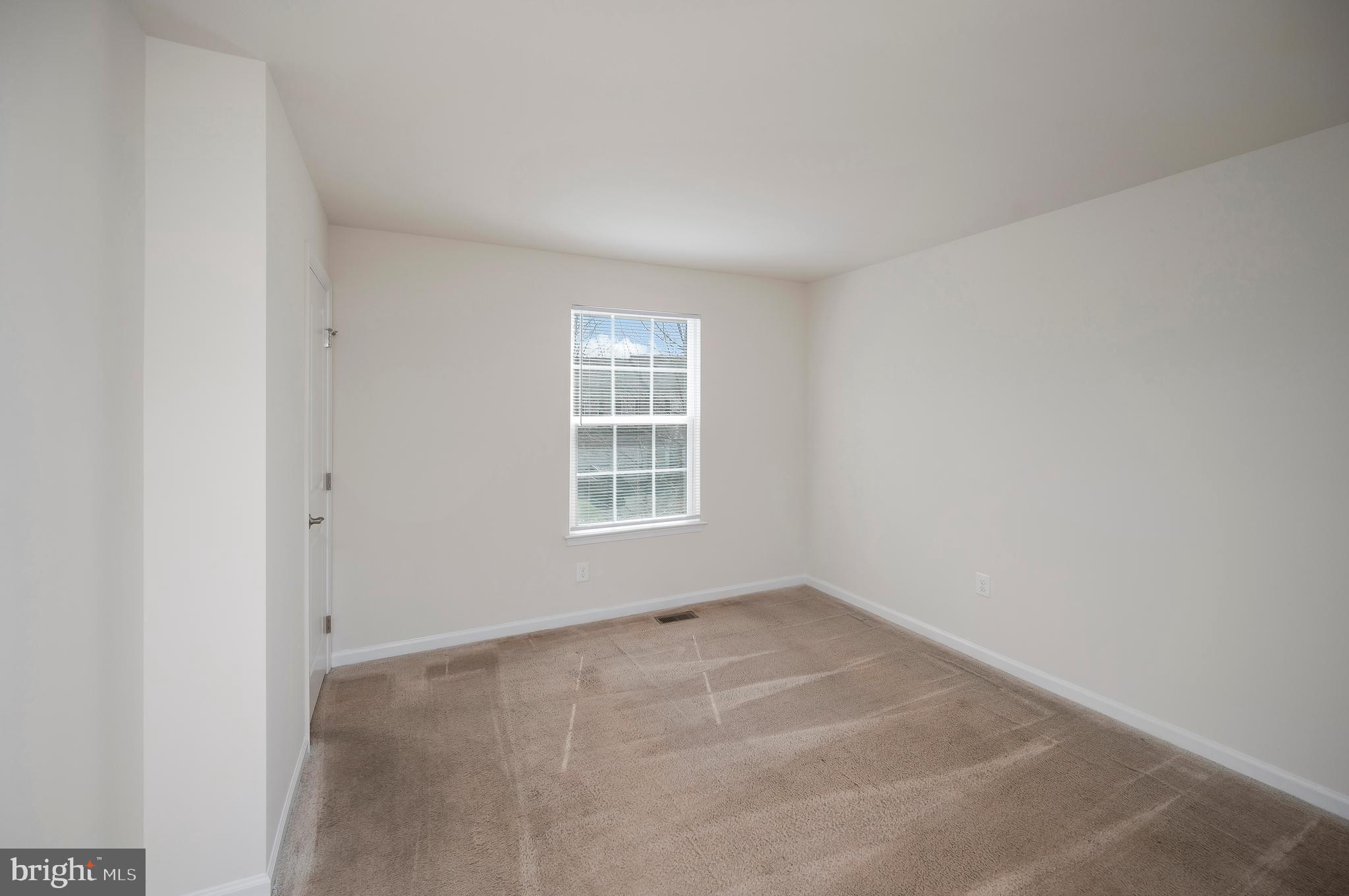 THREE FLAGS - Residential