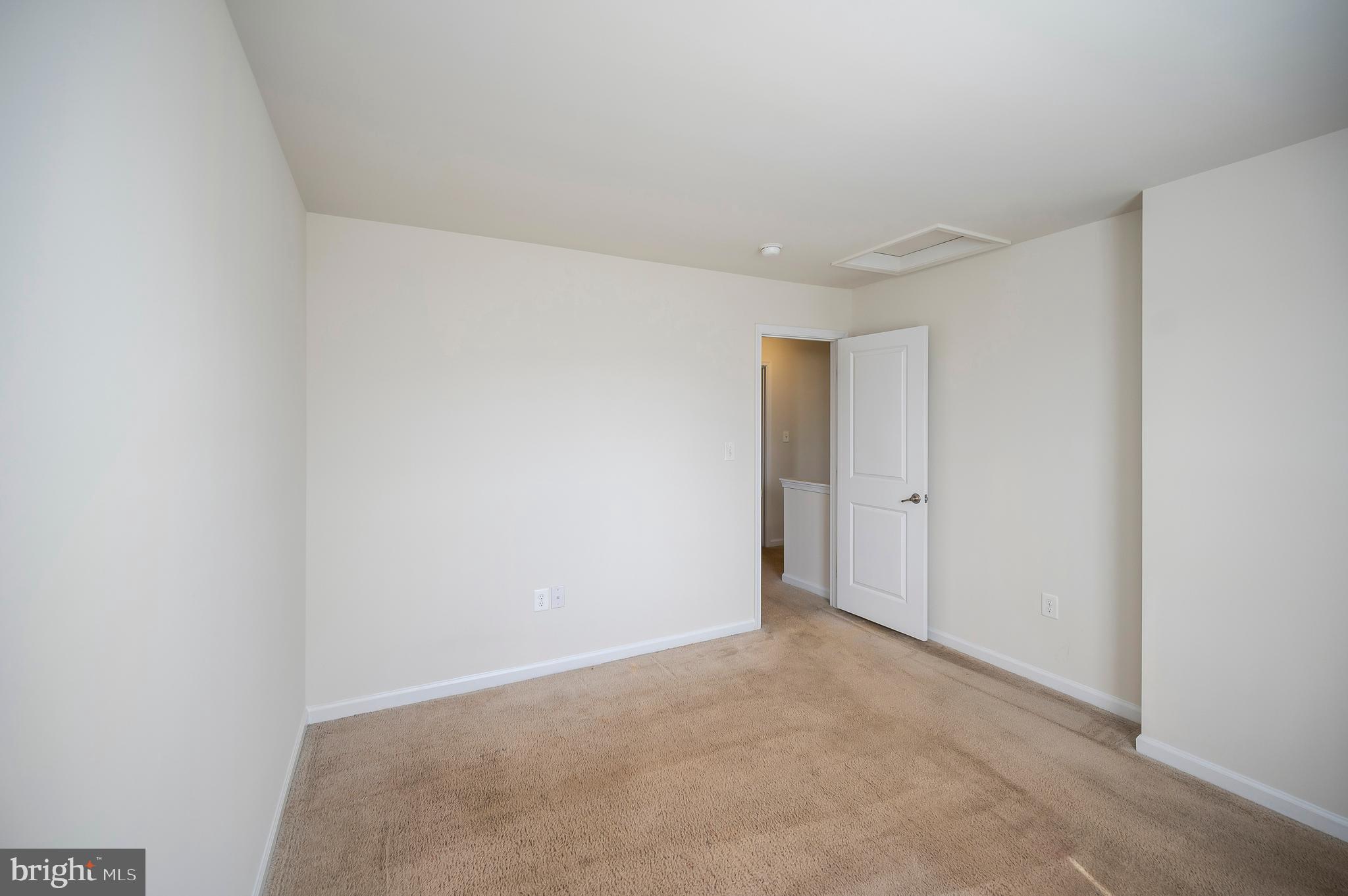 THREE FLAGS - Residential