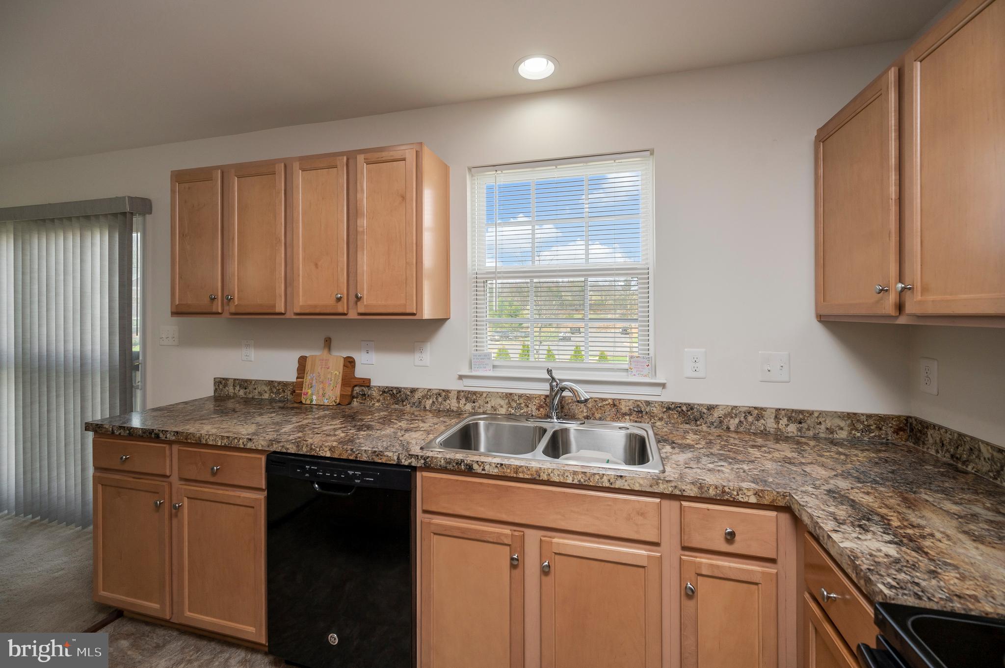 THREE FLAGS - Residential