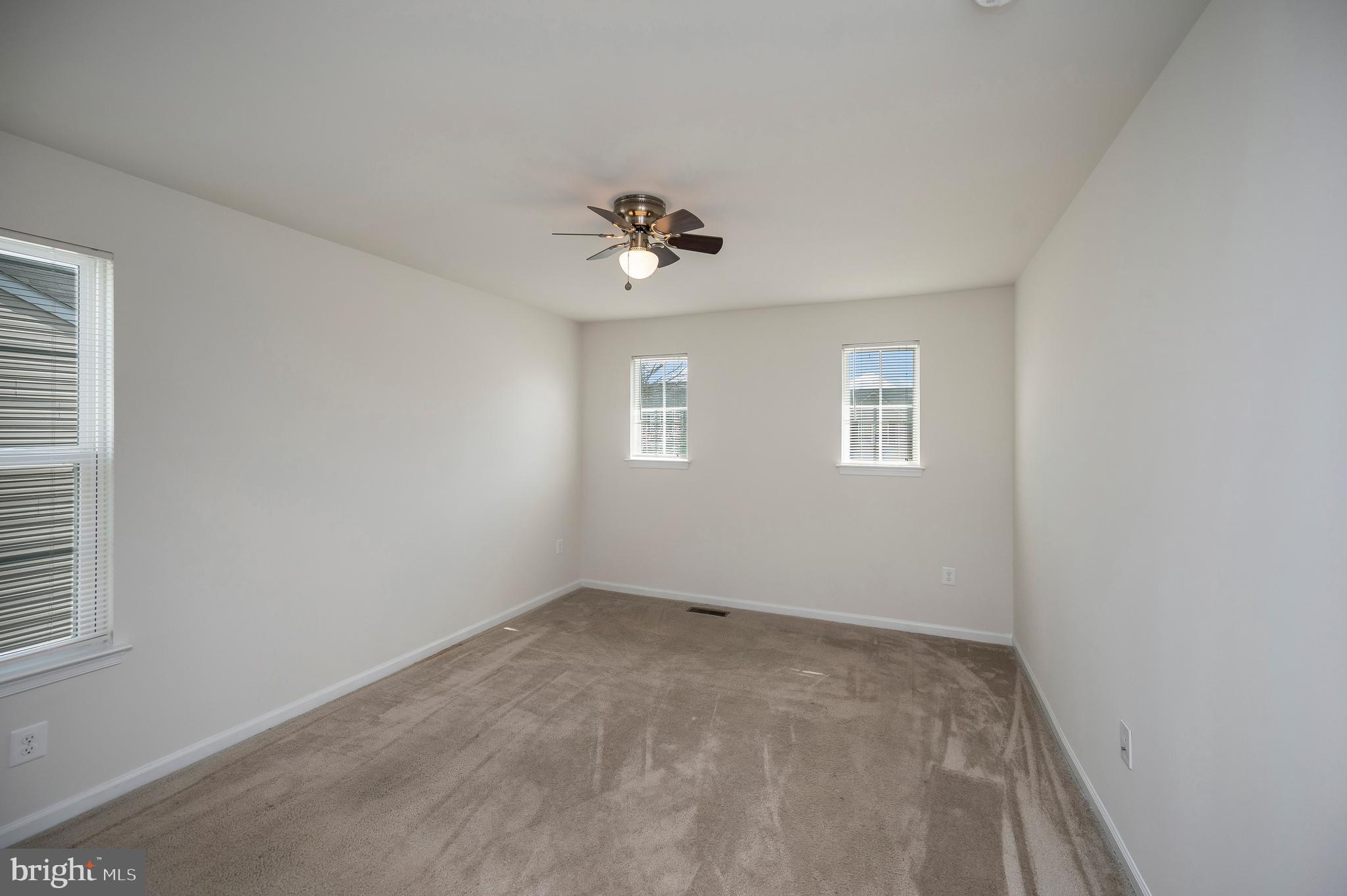 THREE FLAGS - Residential