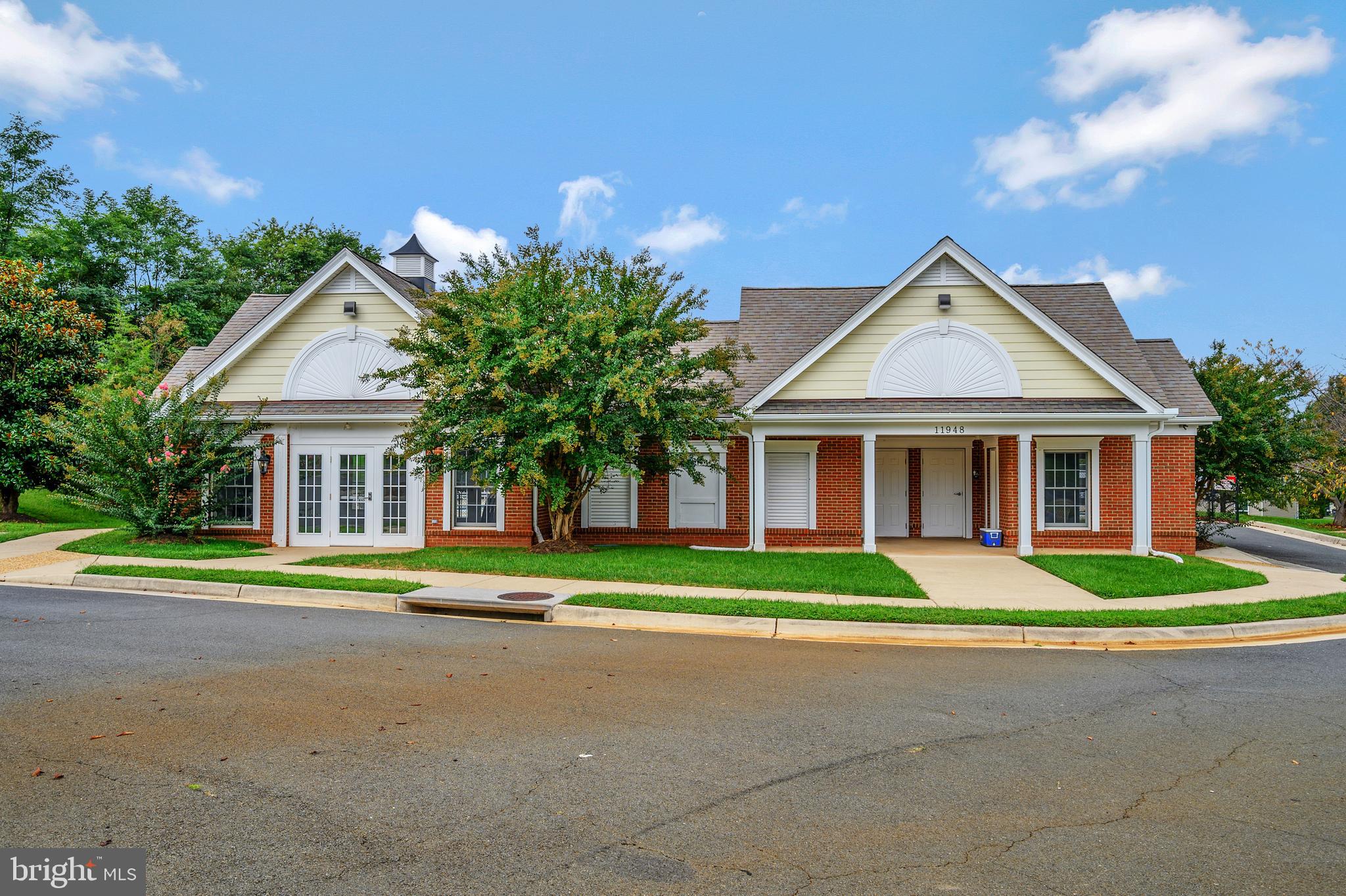 THREE FLAGS - Residential