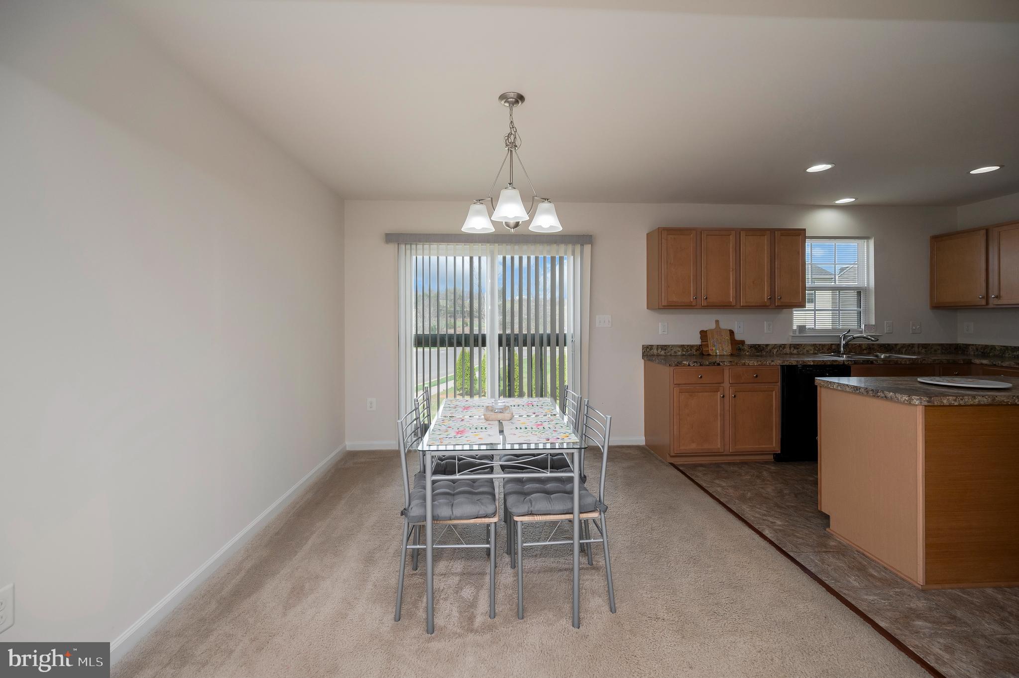 THREE FLAGS - Residential