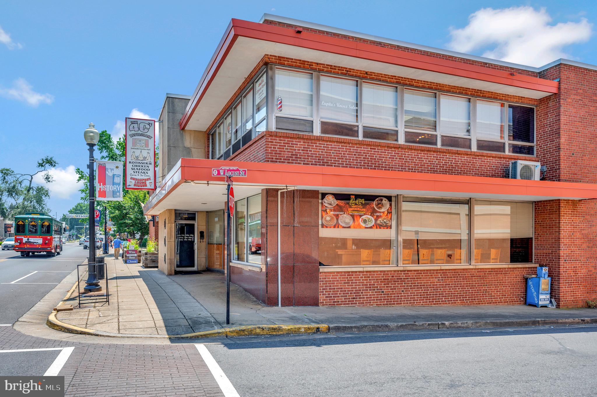 THREE FLAGS - Residential