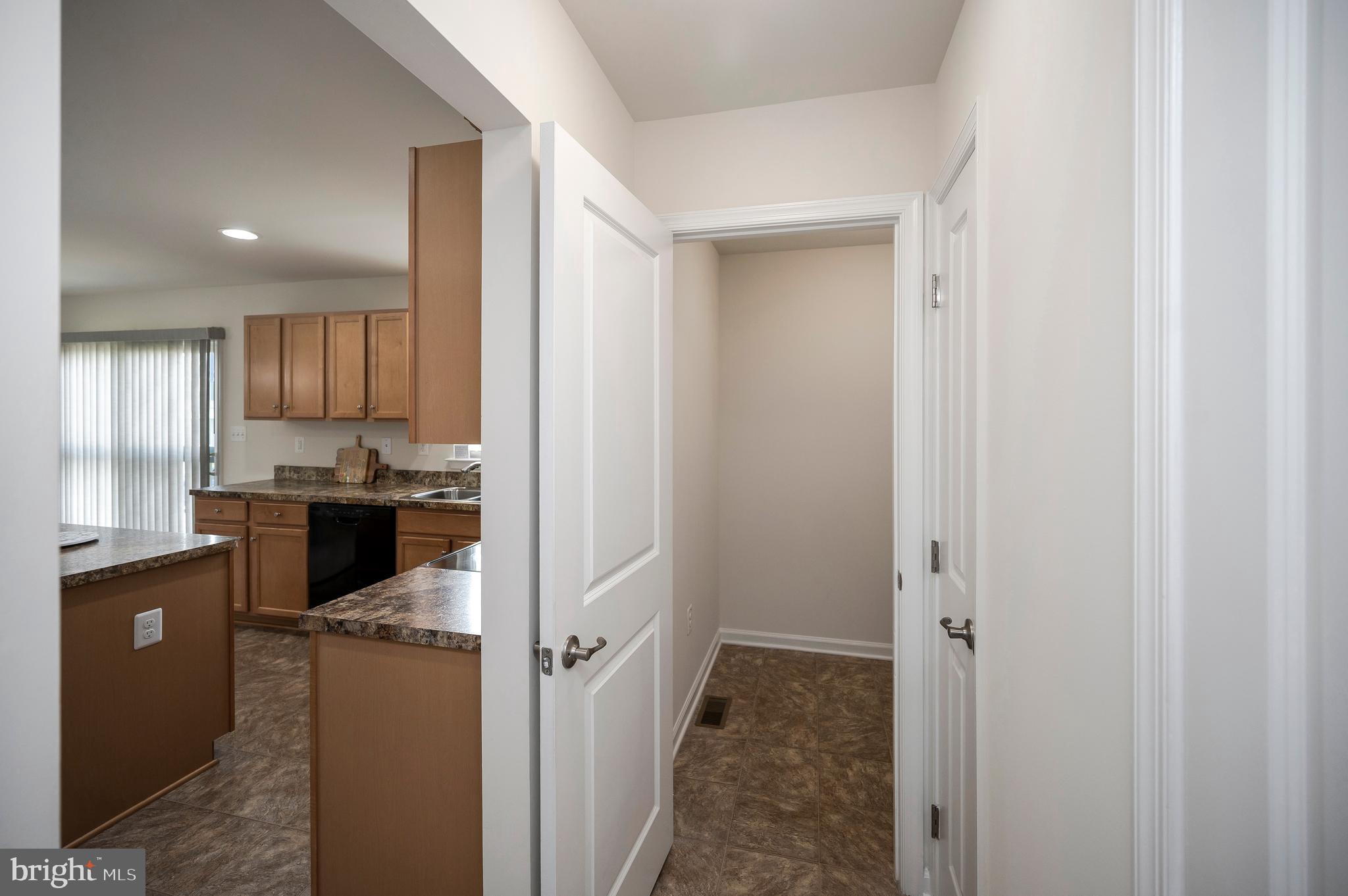 THREE FLAGS - Residential