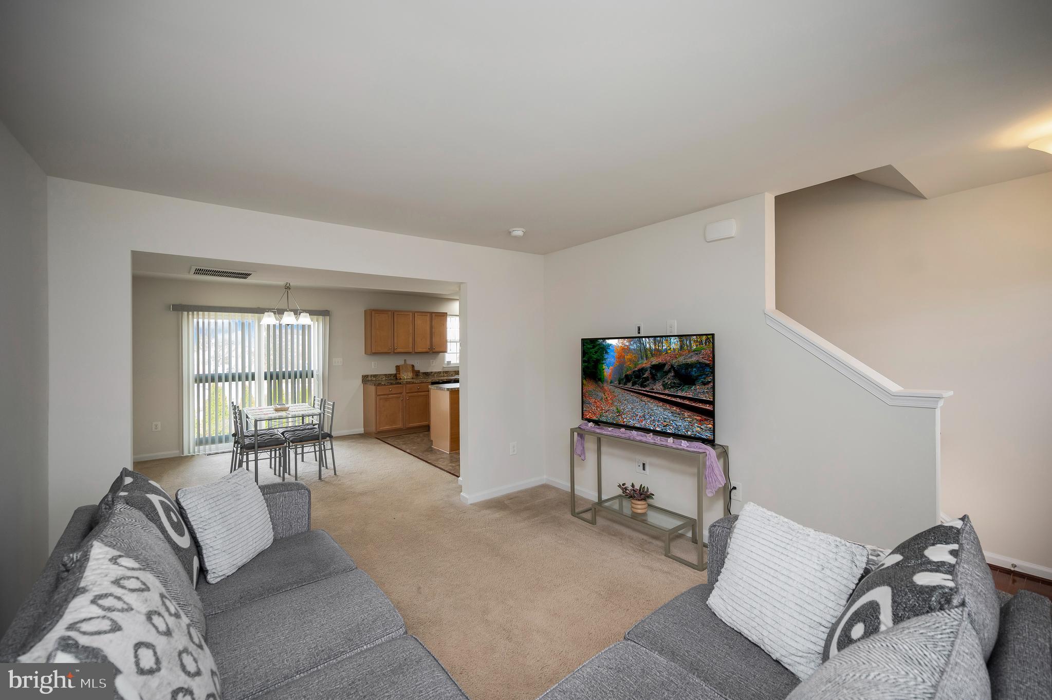 THREE FLAGS - Residential