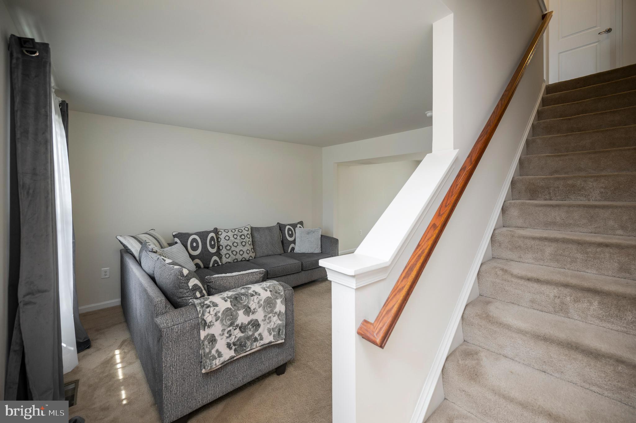 THREE FLAGS - Residential