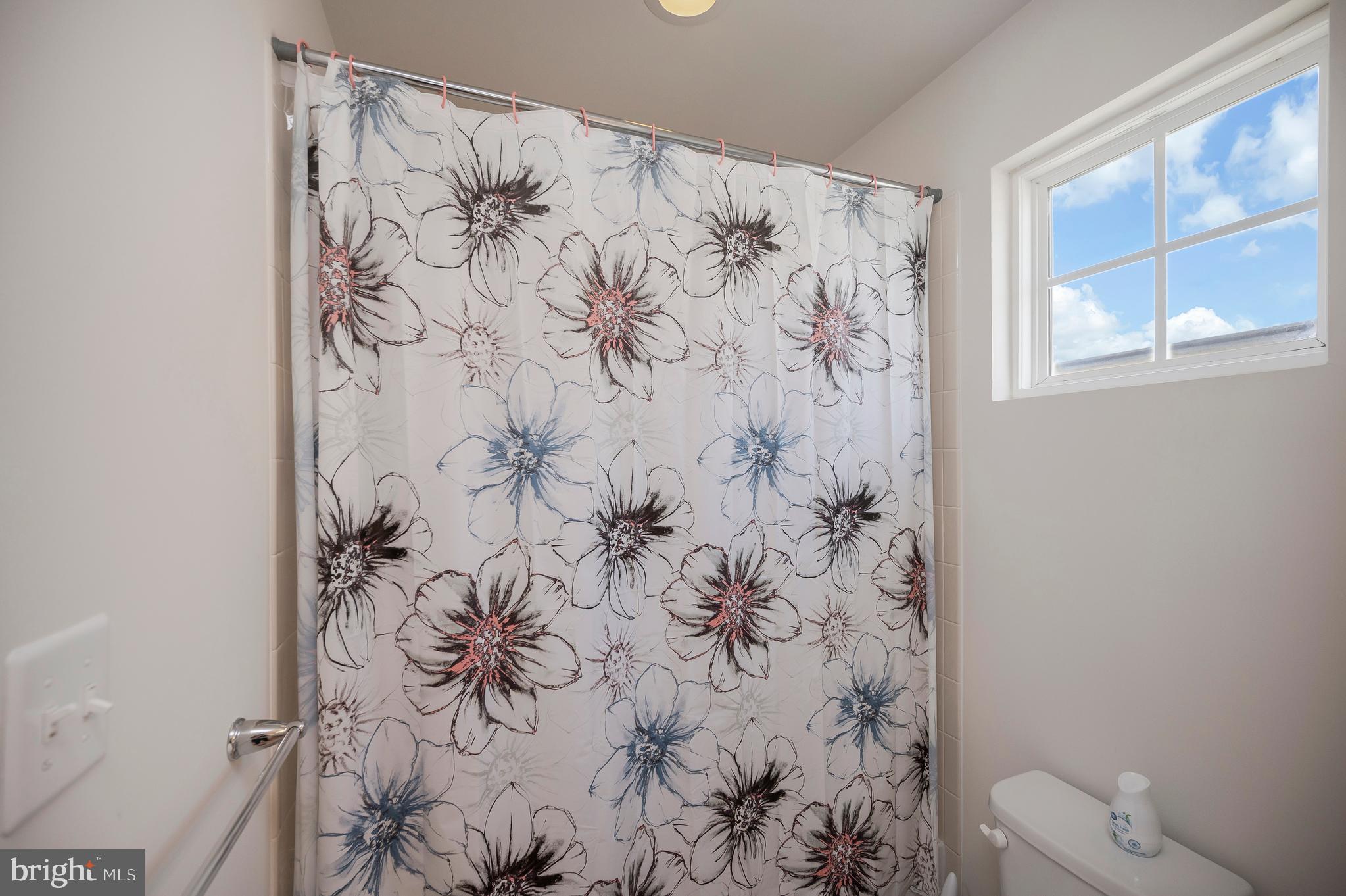 THREE FLAGS - Residential