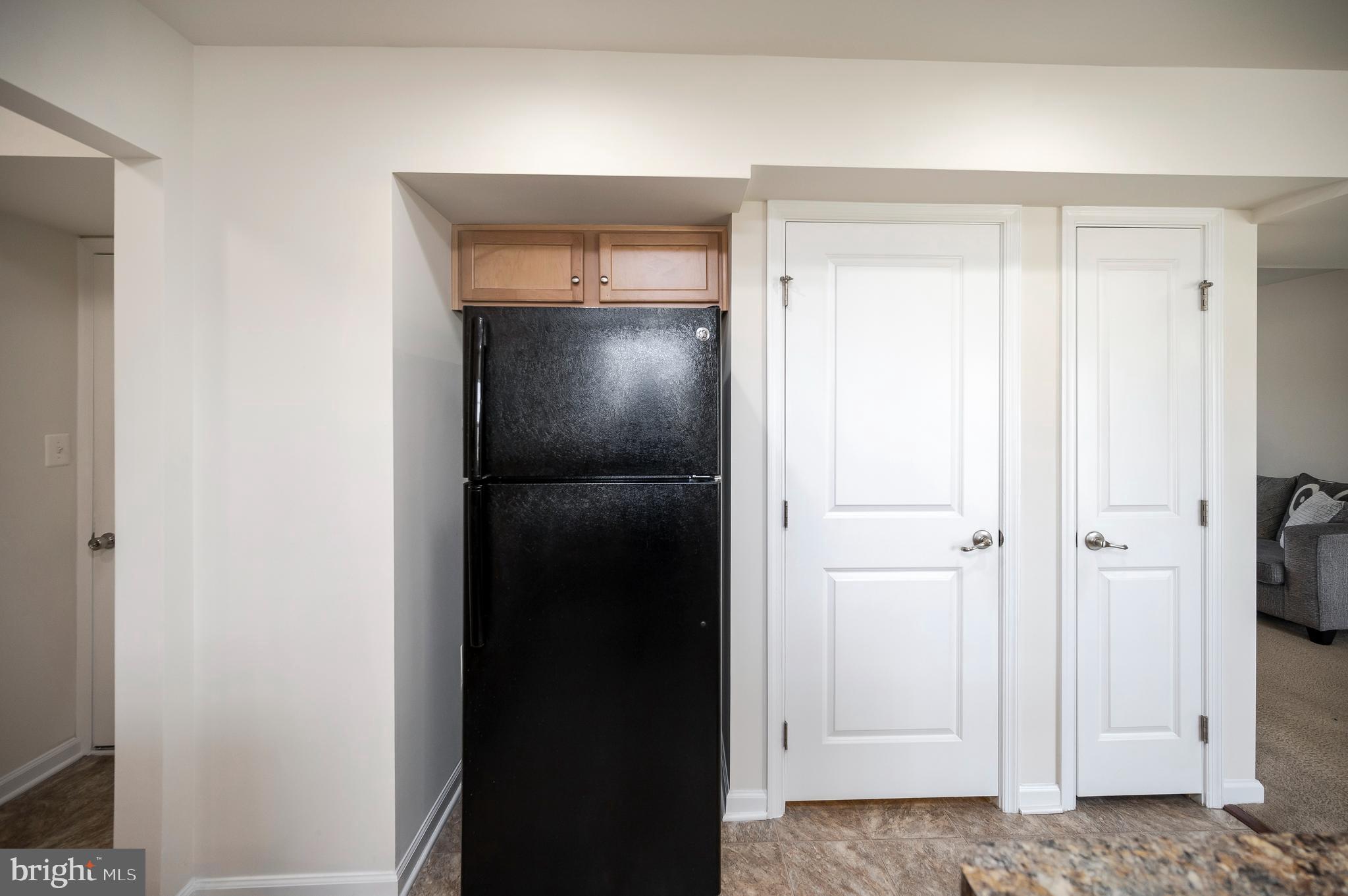 THREE FLAGS - Residential