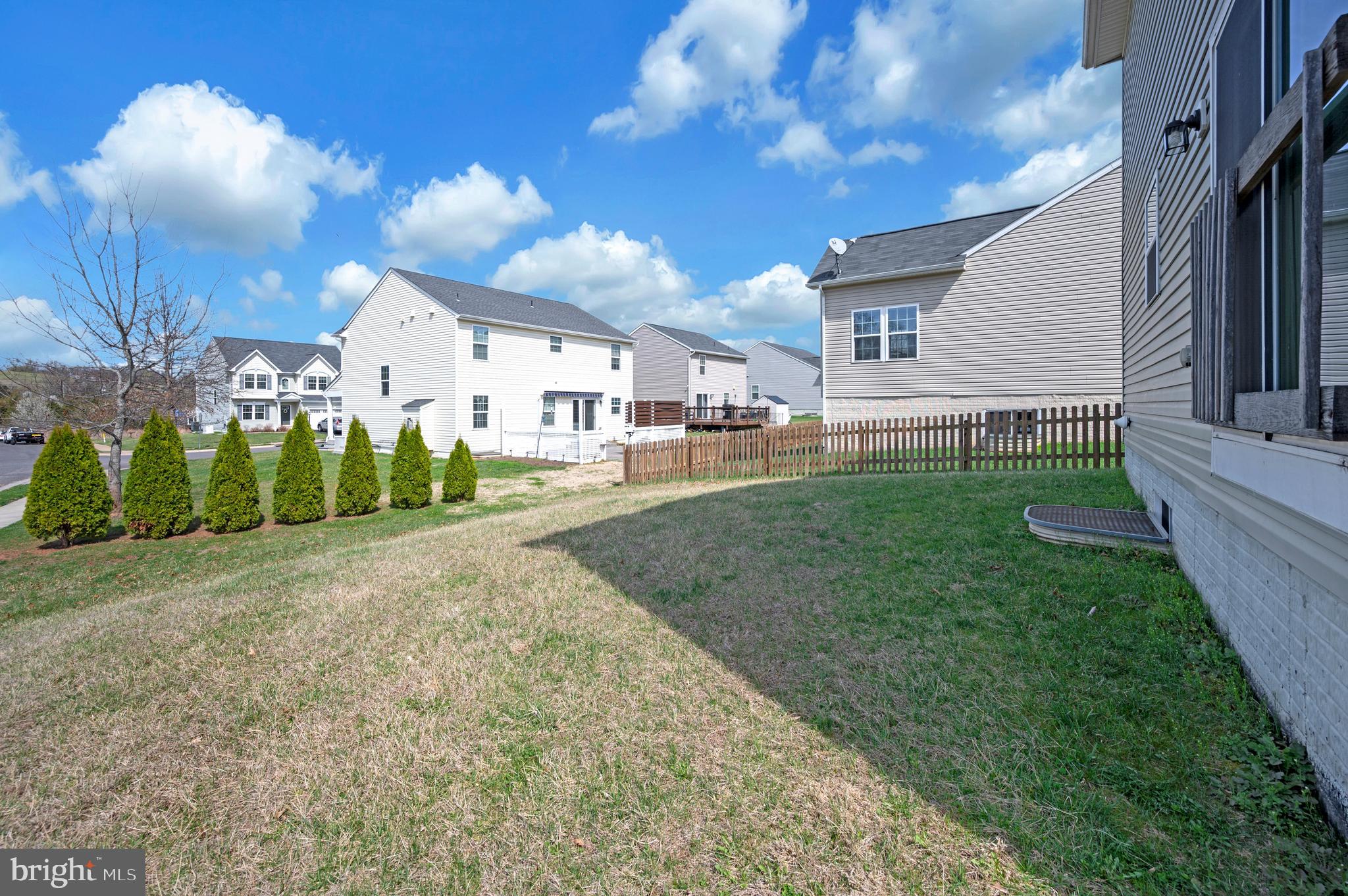 THREE FLAGS - Residential