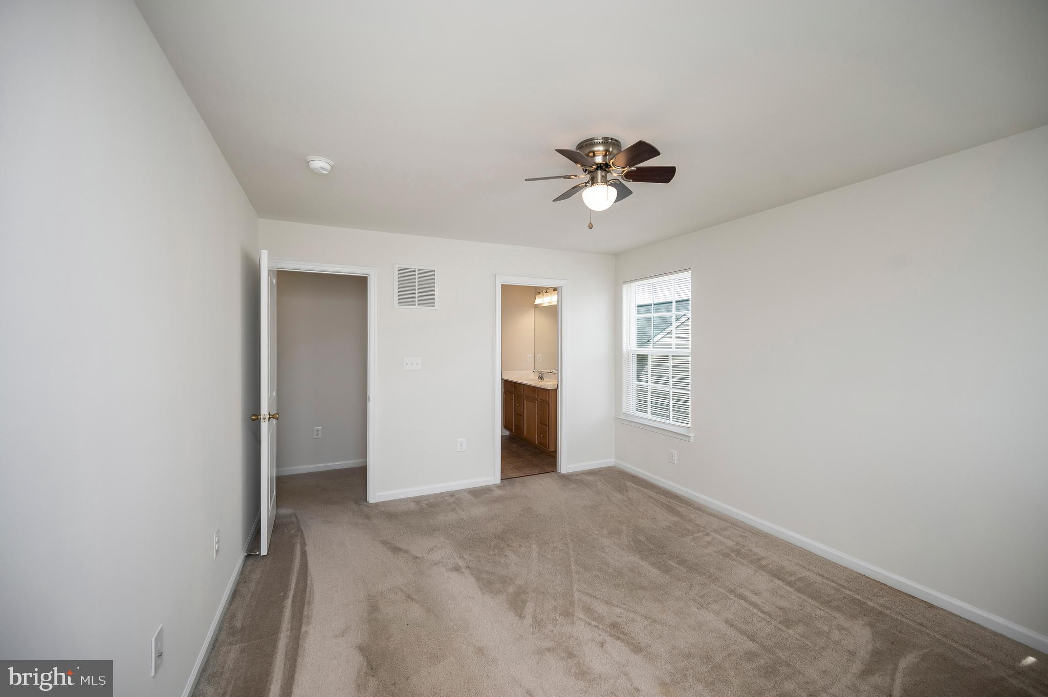 THREE FLAGS - Residential