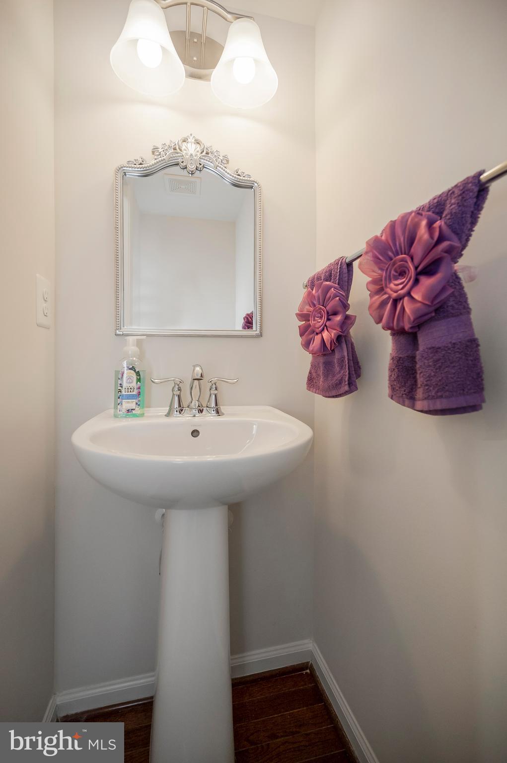 THREE FLAGS - Residential