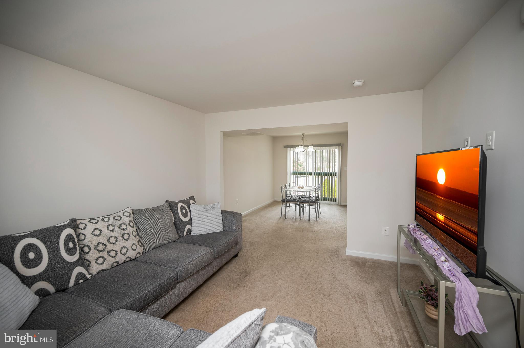 THREE FLAGS - Residential