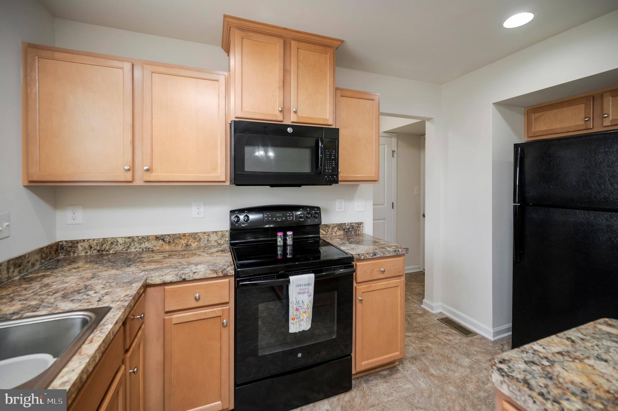 THREE FLAGS - Residential