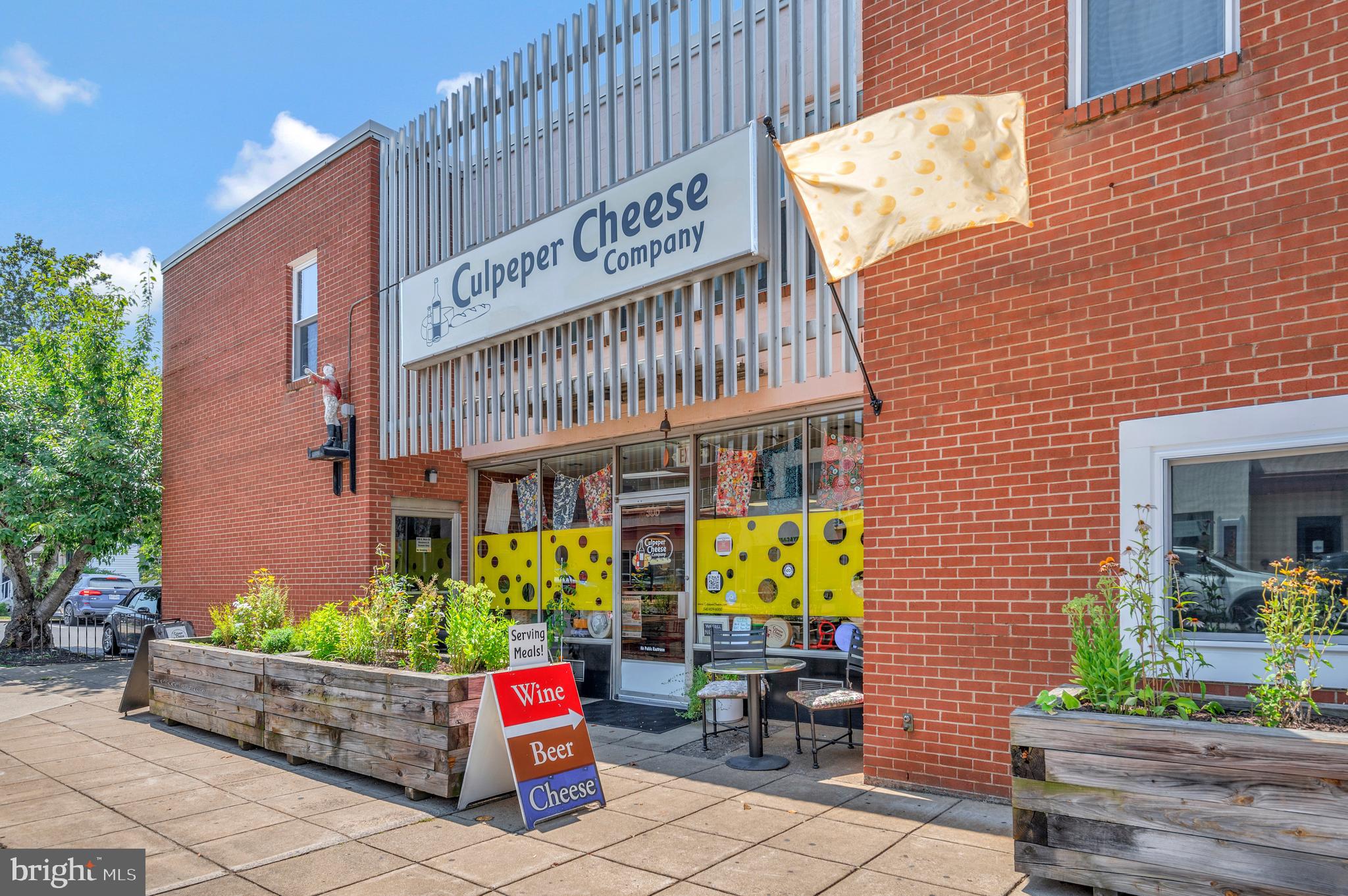 THREE FLAGS - Residential