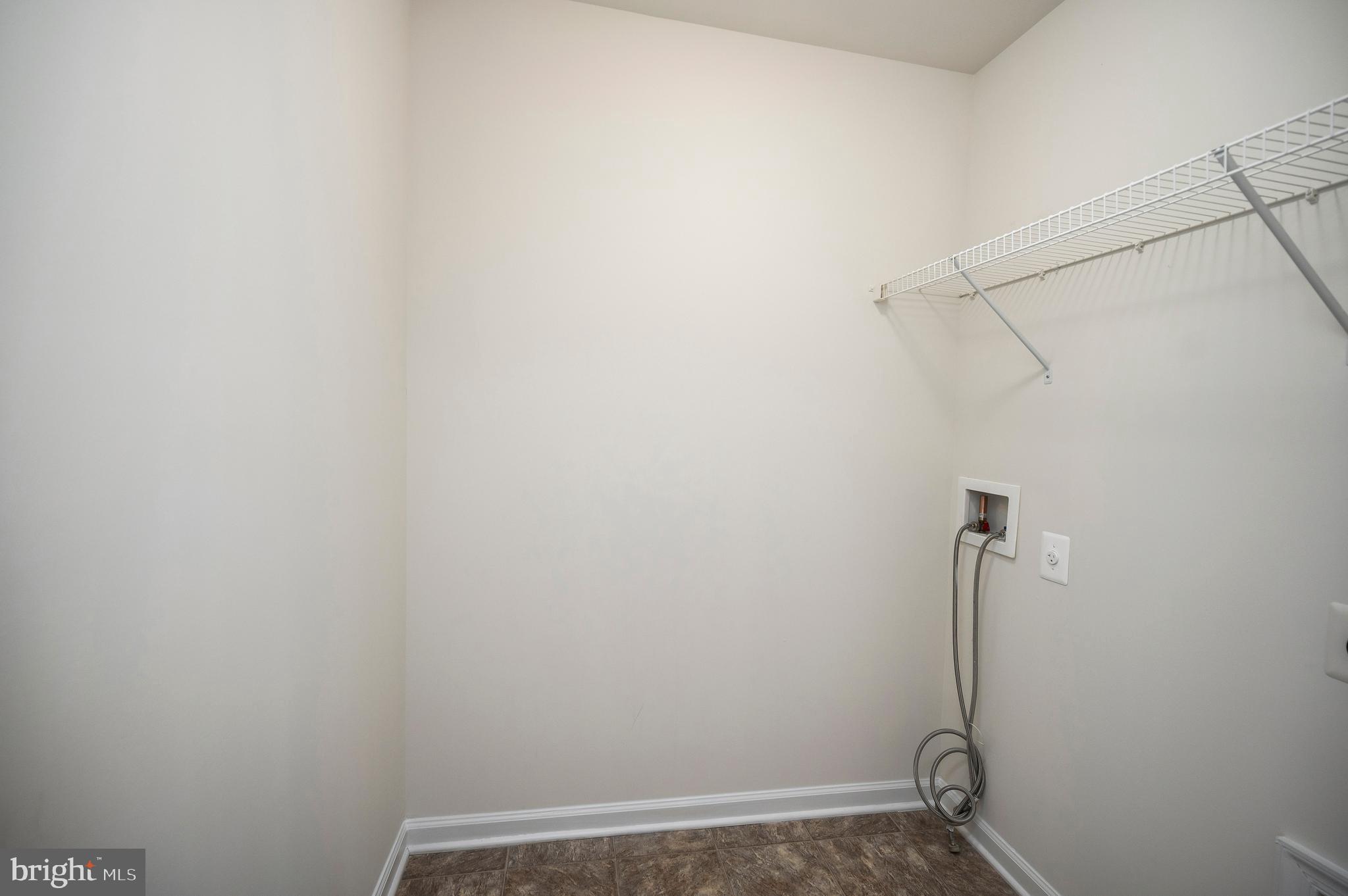 THREE FLAGS - Residential