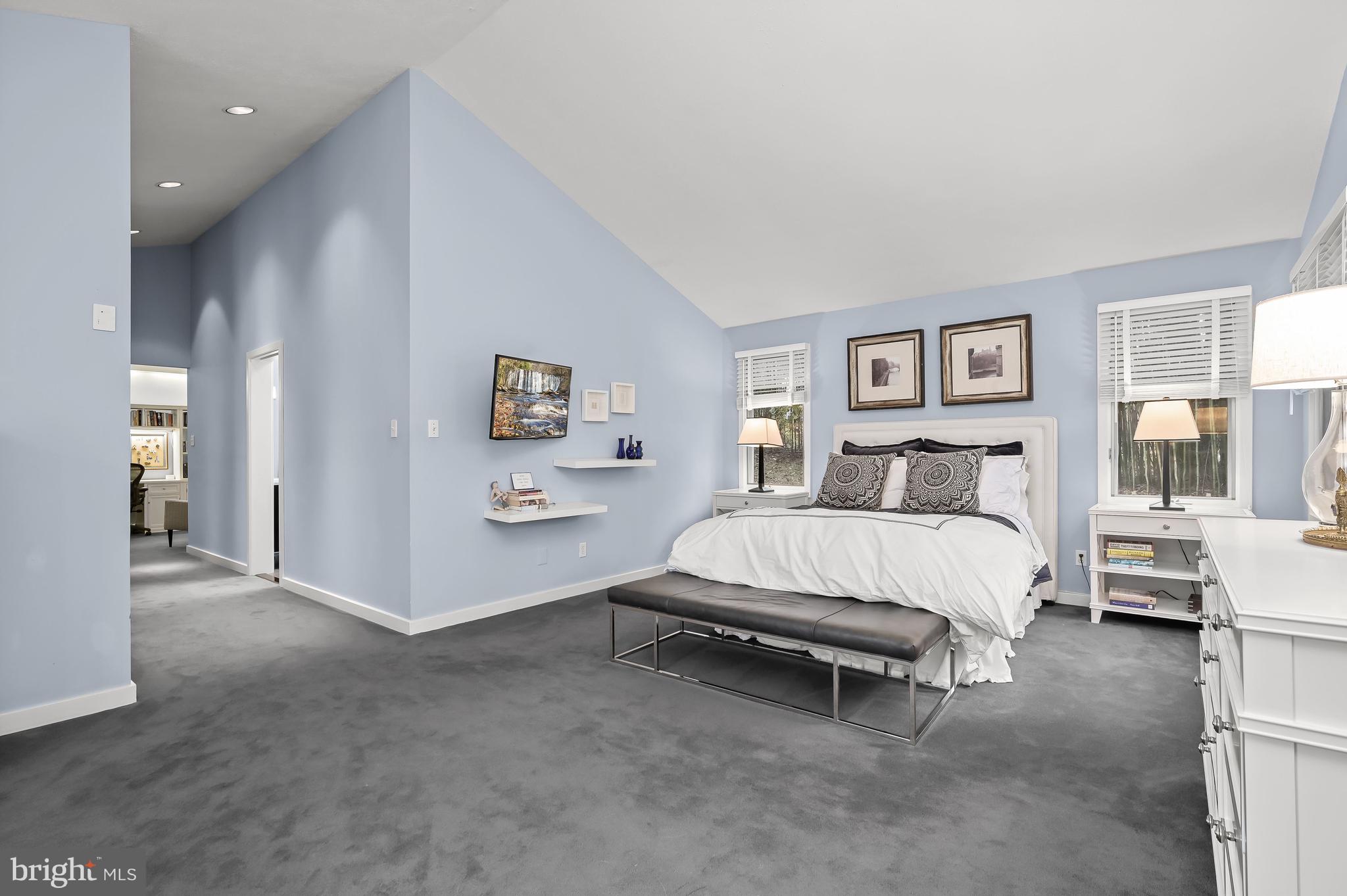 HOLLINRIDGE - Residential