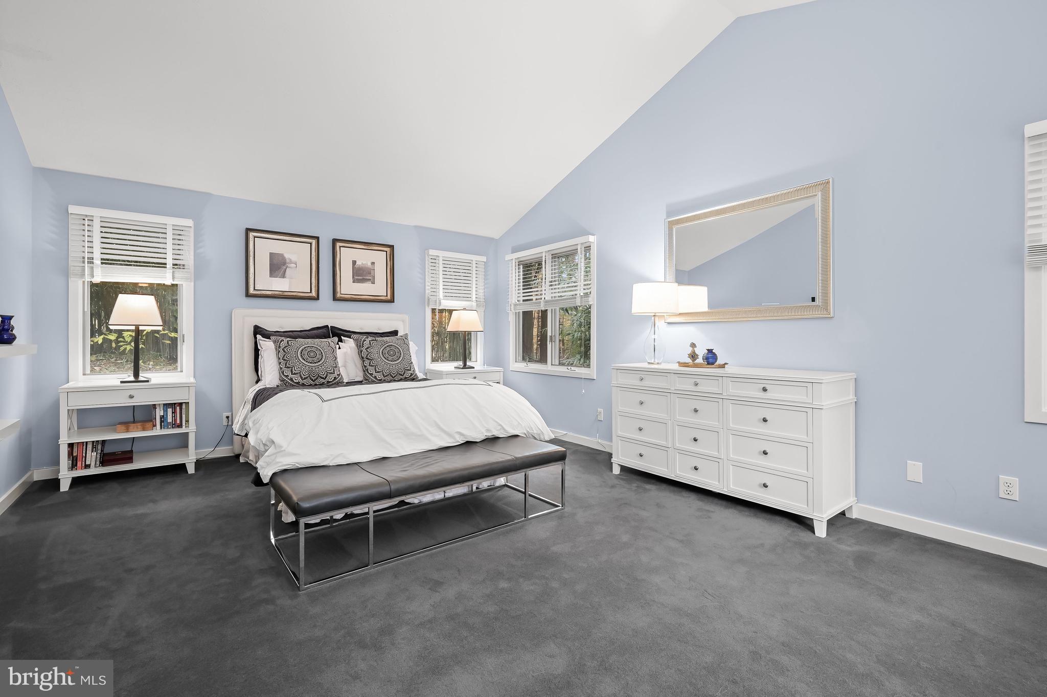 HOLLINRIDGE - Residential