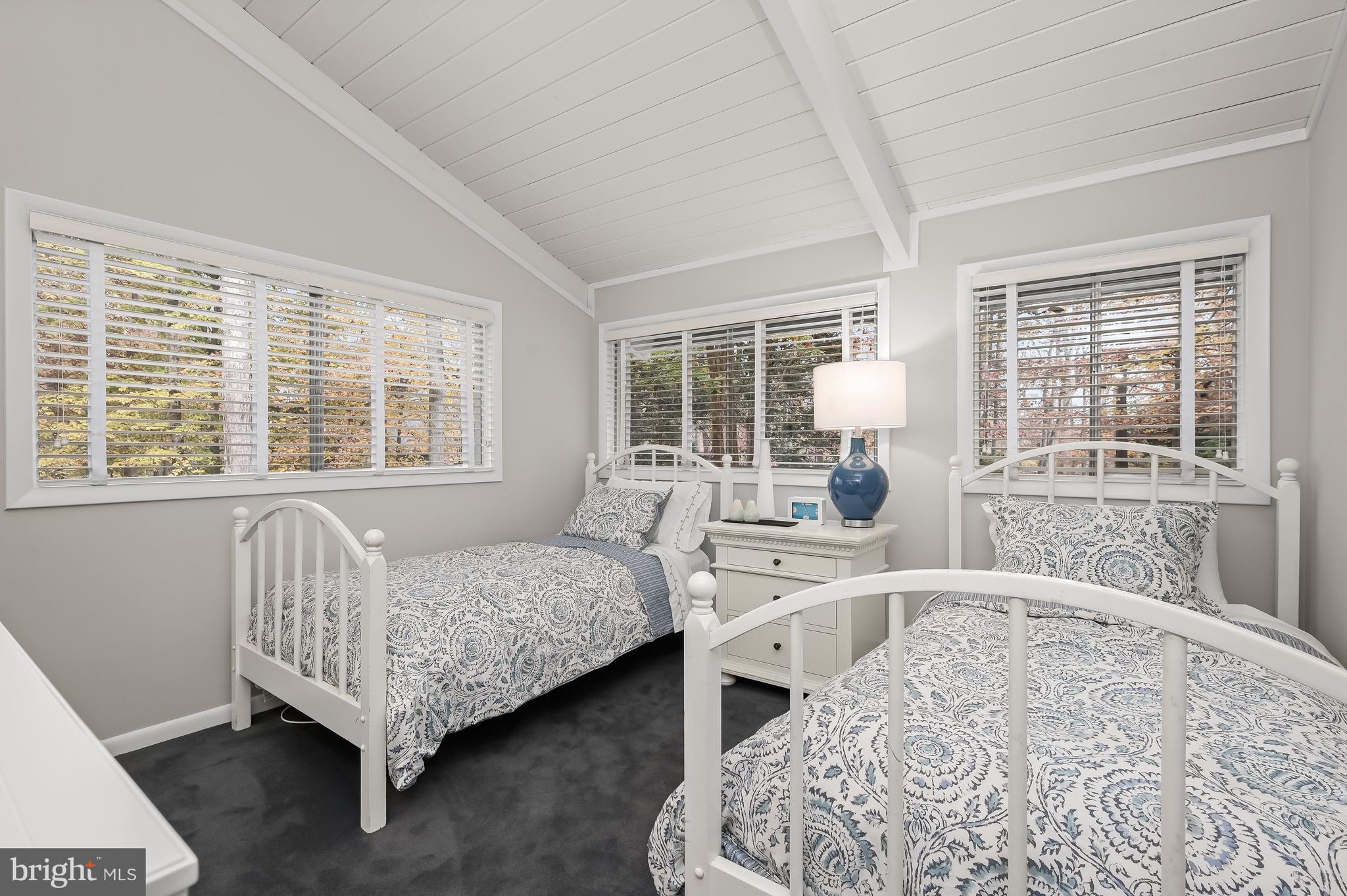 HOLLINRIDGE - Residential