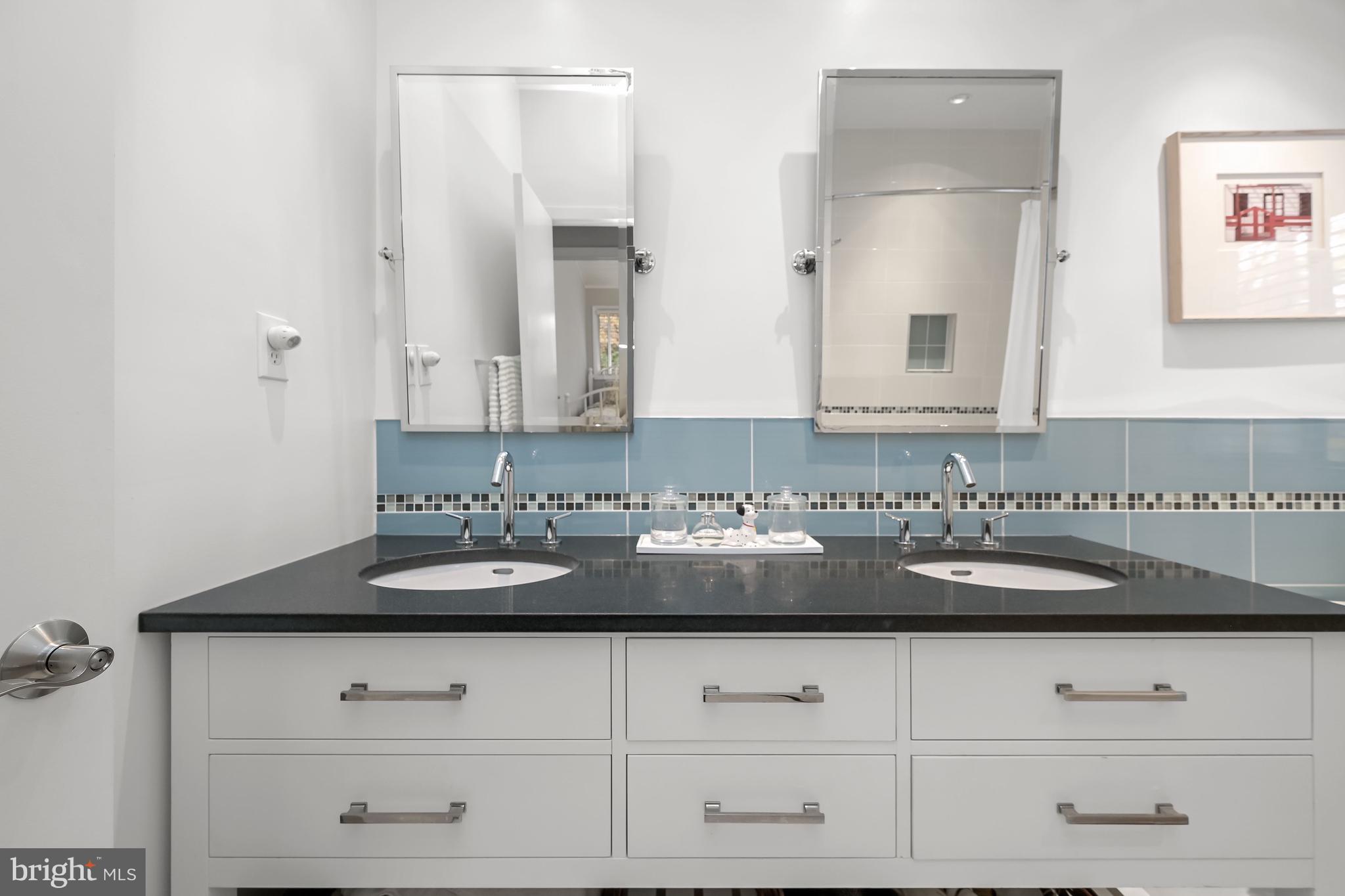 HOLLINRIDGE - Residential