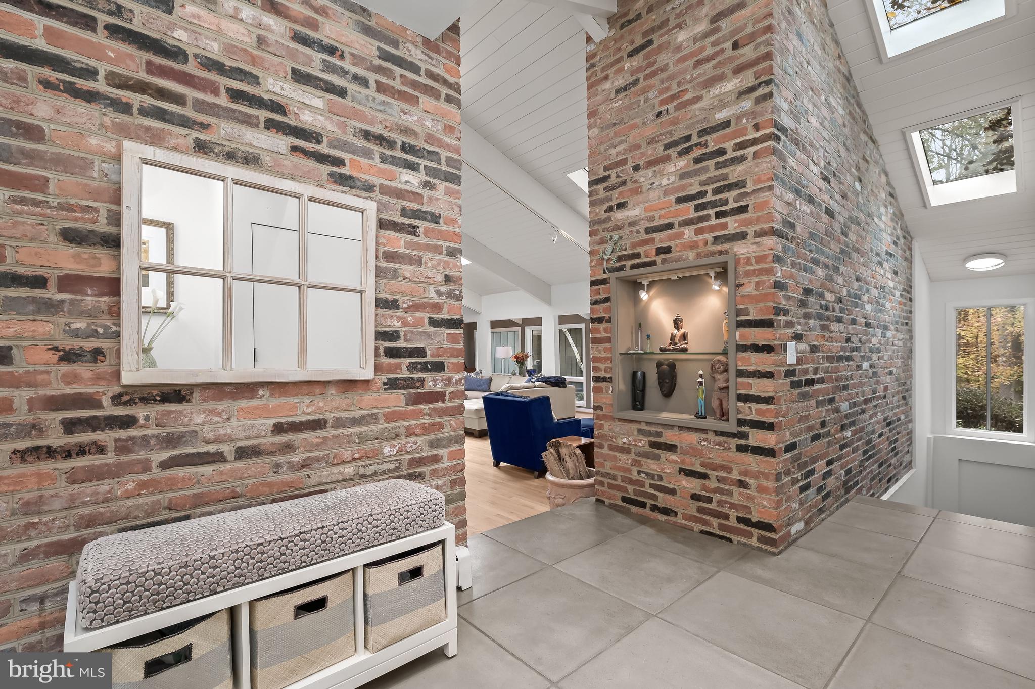 HOLLINRIDGE - Residential