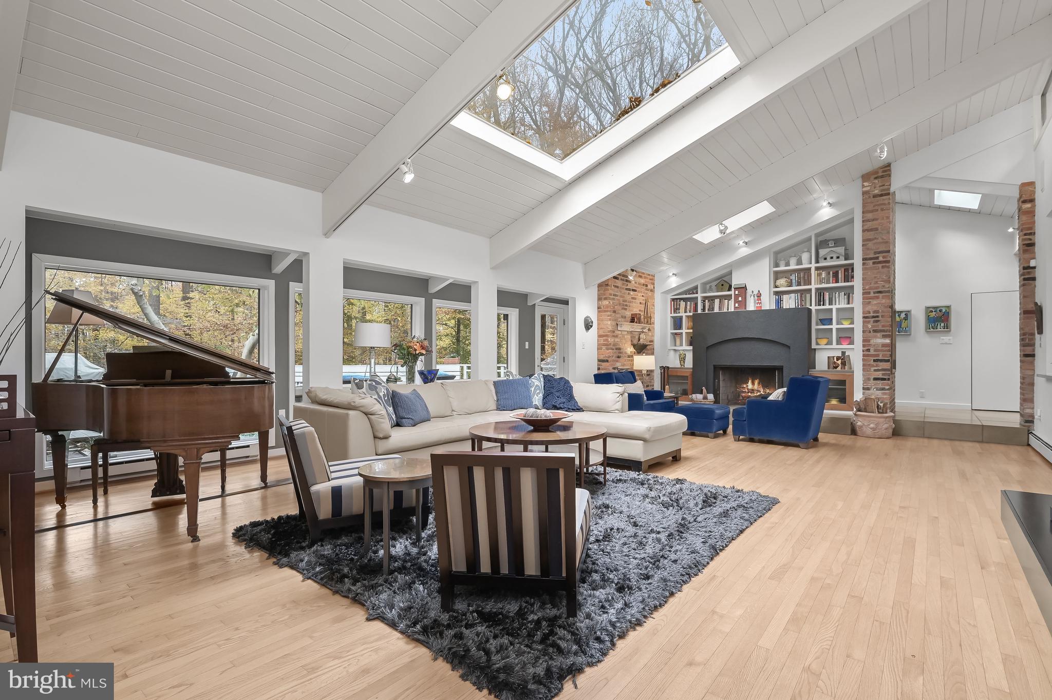 HOLLINRIDGE - Residential