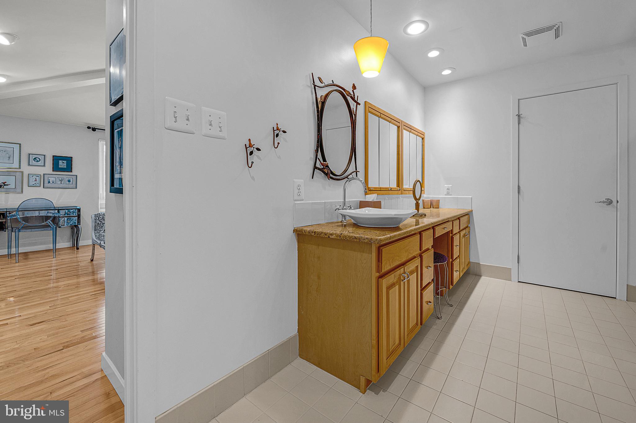 ARBOUR HILL - Residential