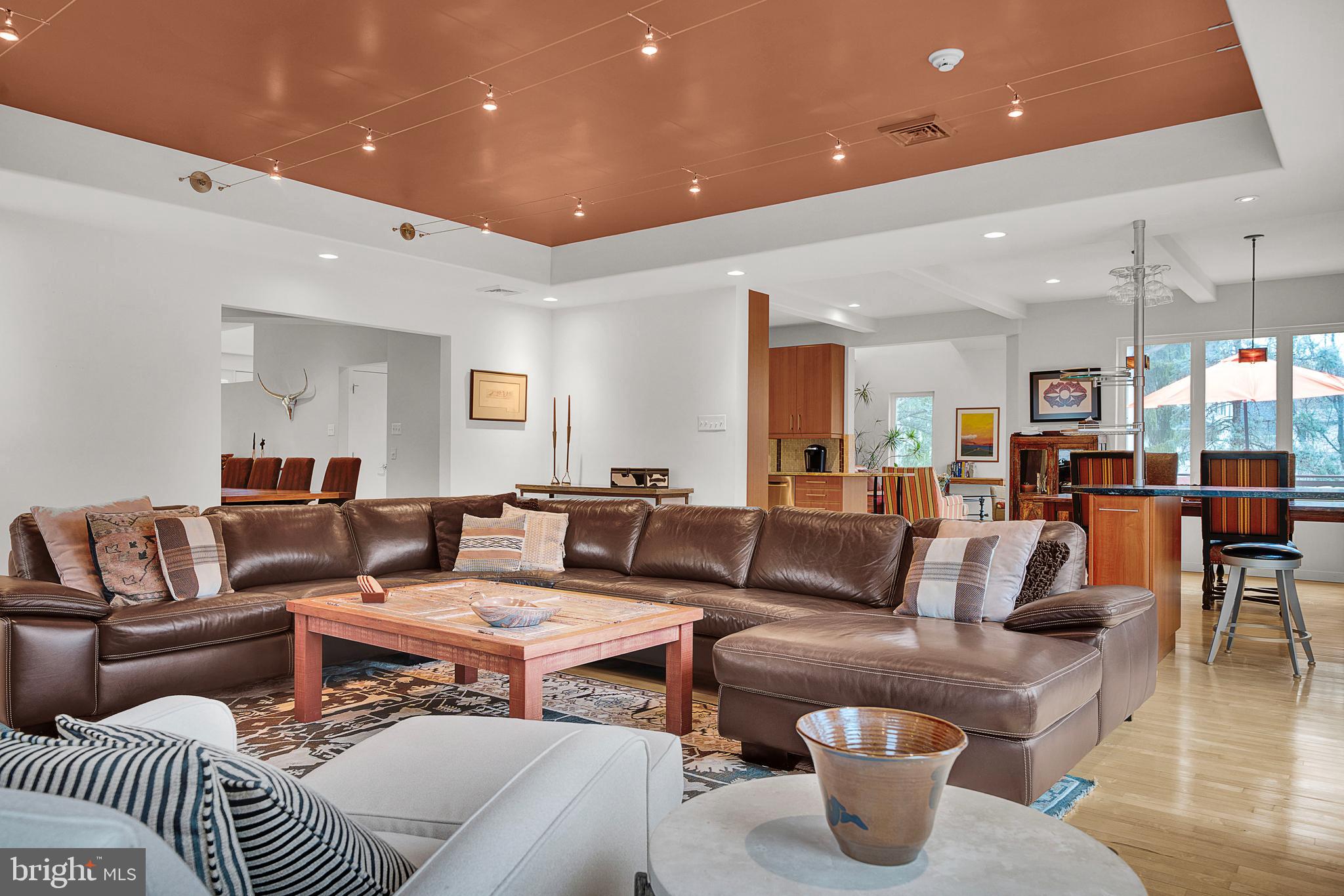 ARBOUR HILL - Residential