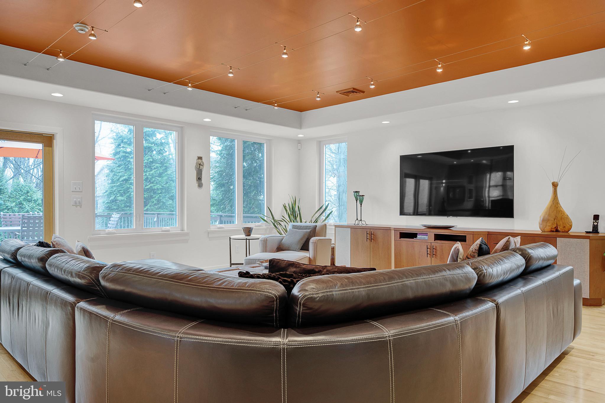 ARBOUR HILL - Residential