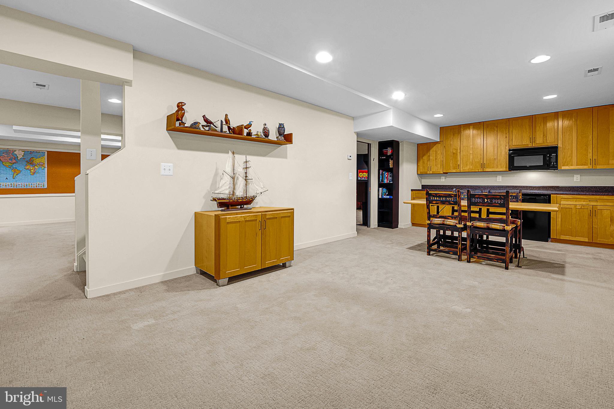 ARBOUR HILL - Residential