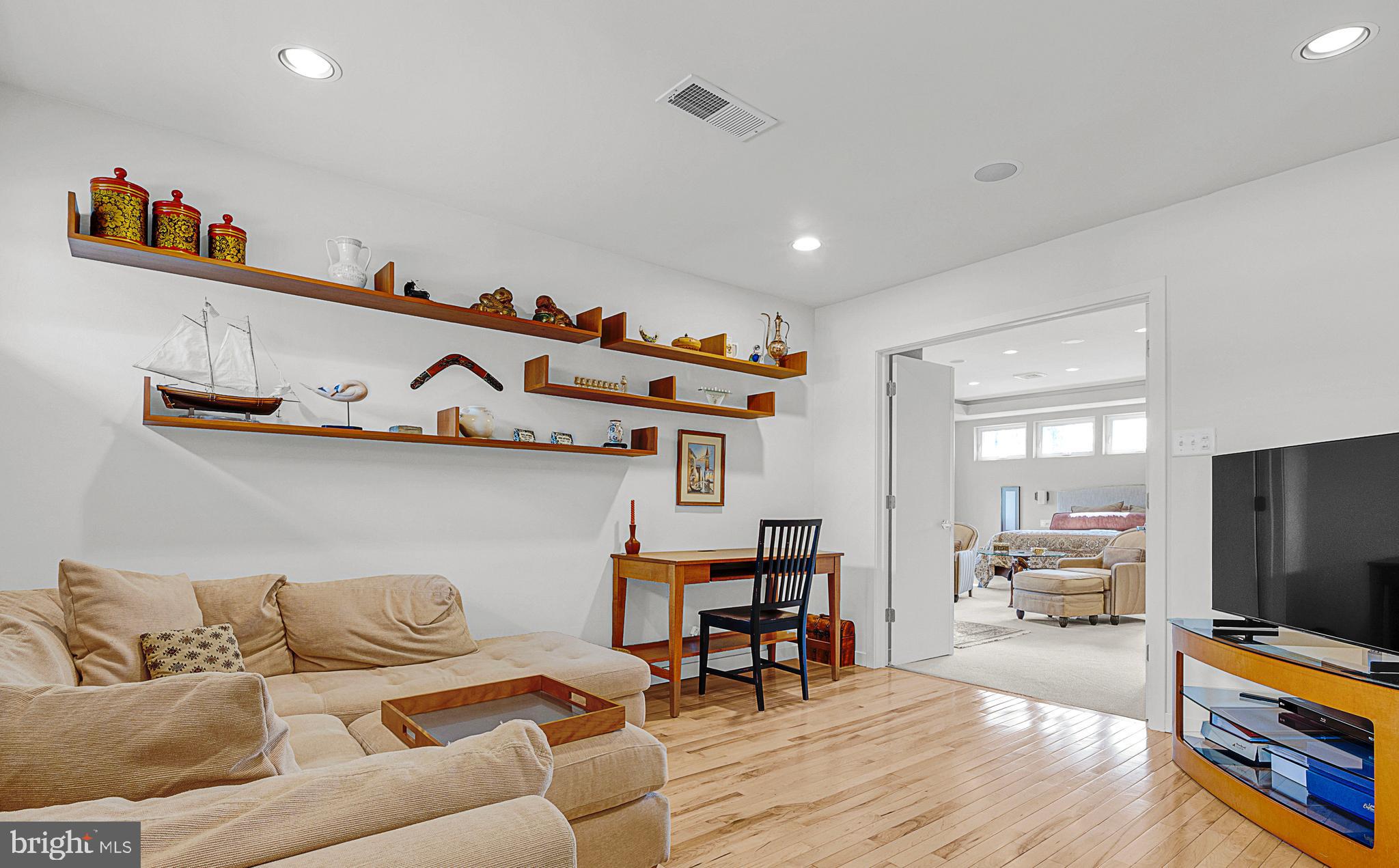 ARBOUR HILL - Residential