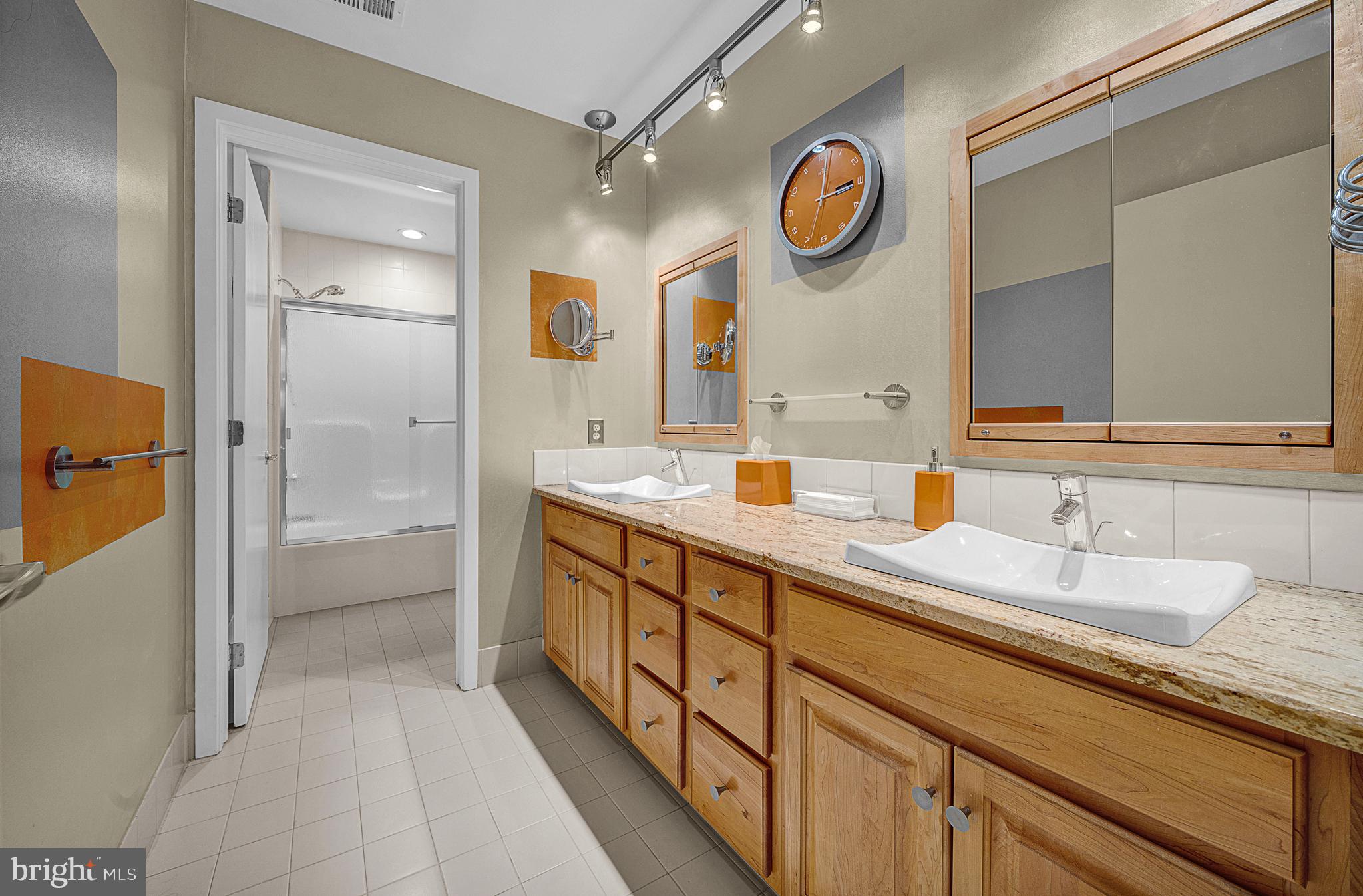 ARBOUR HILL - Residential