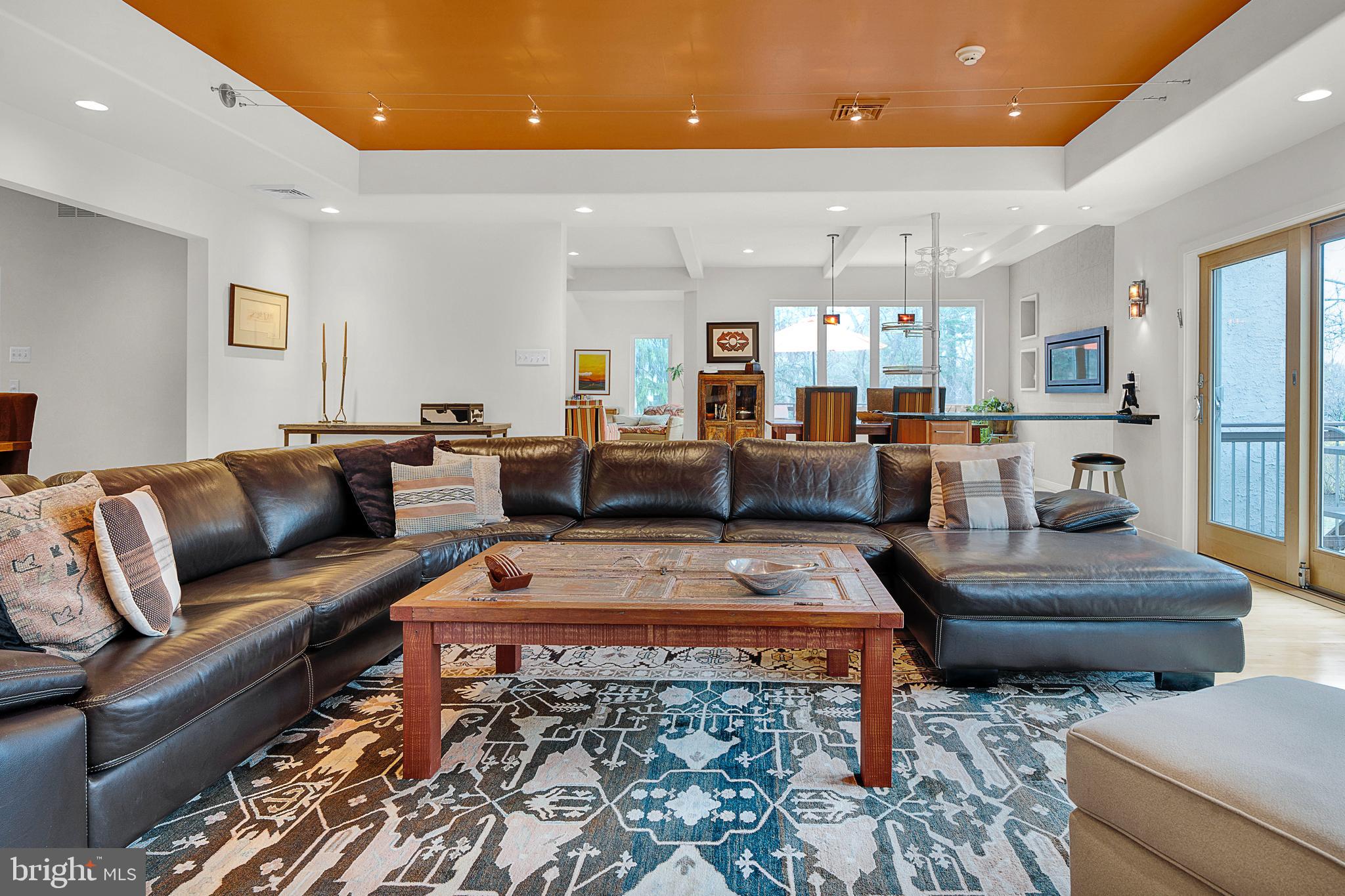 ARBOUR HILL - Residential