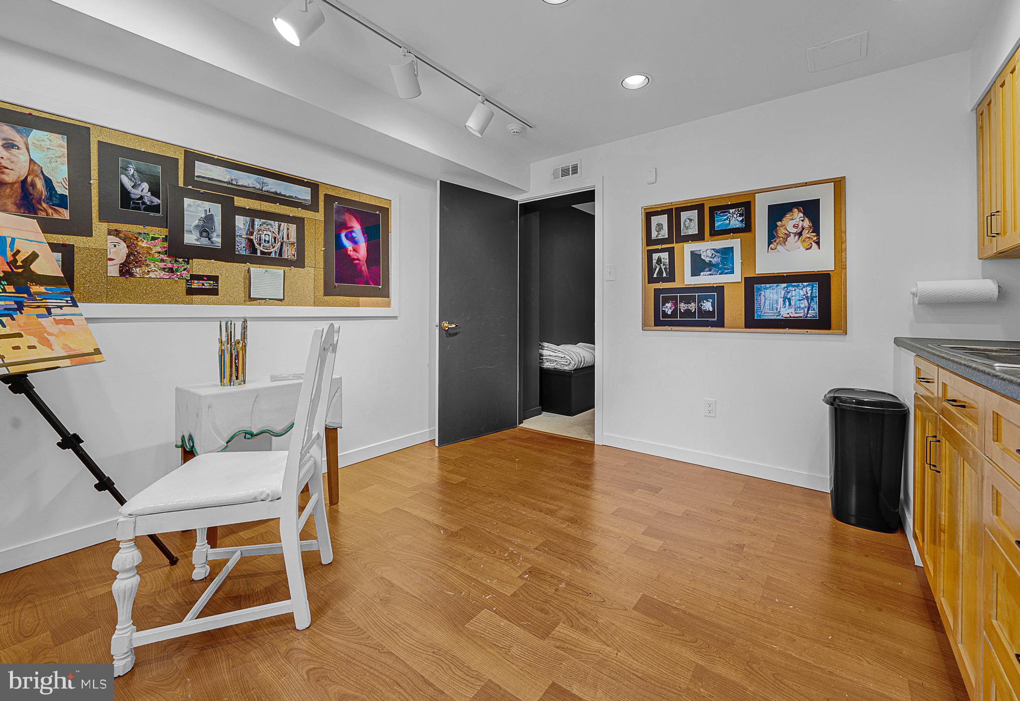 ARBOUR HILL - Residential