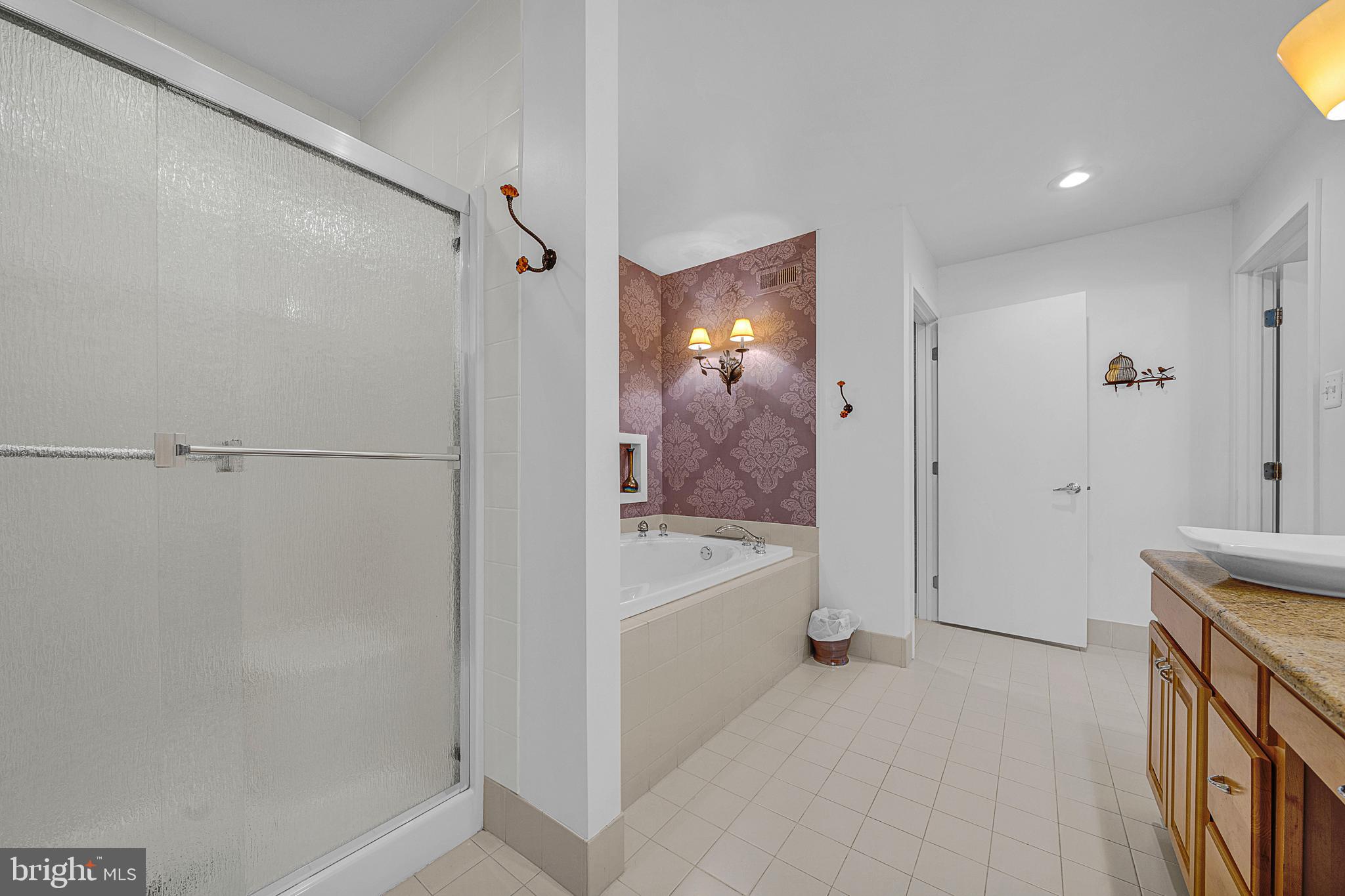 ARBOUR HILL - Residential