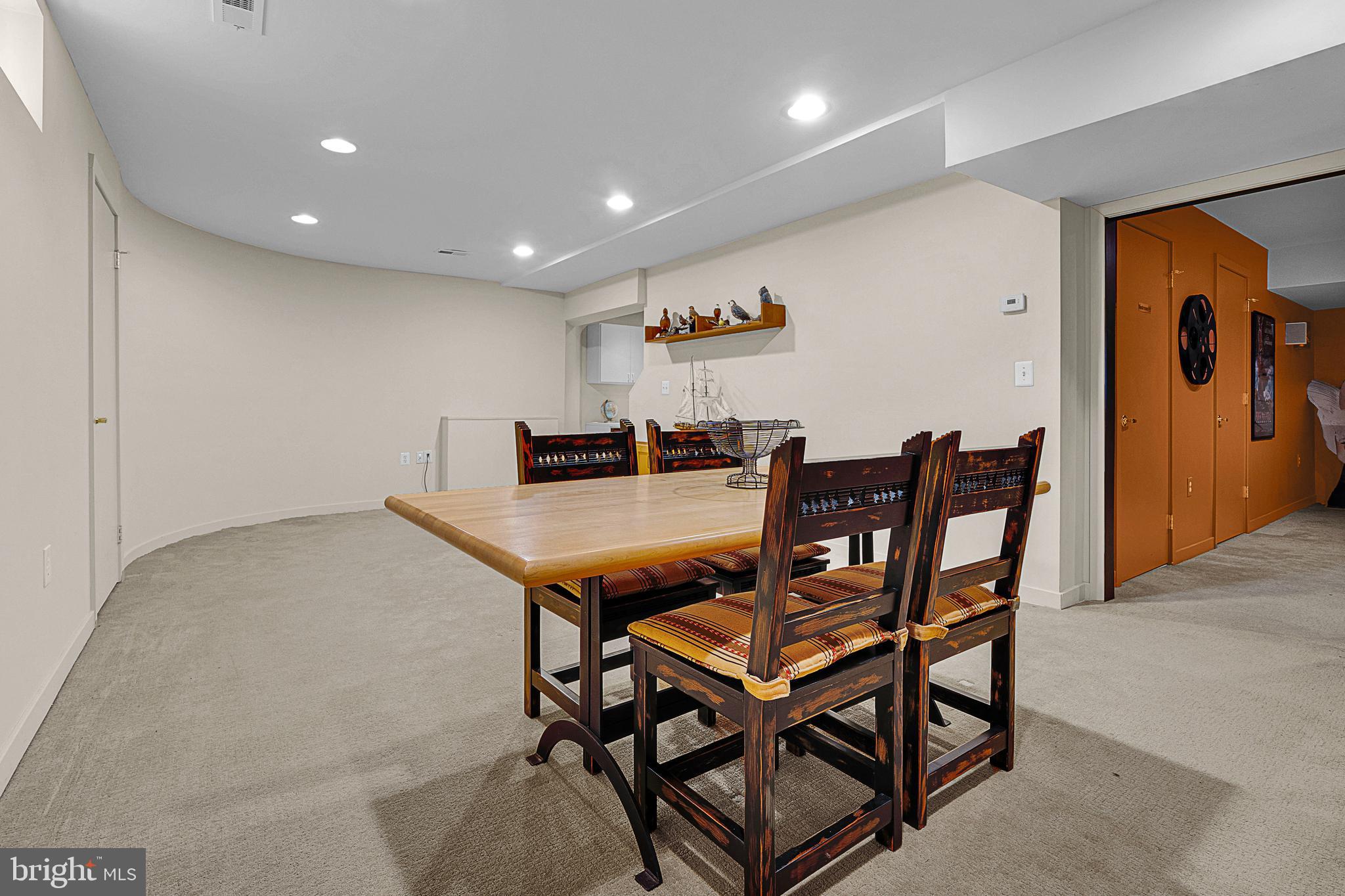 ARBOUR HILL - Residential