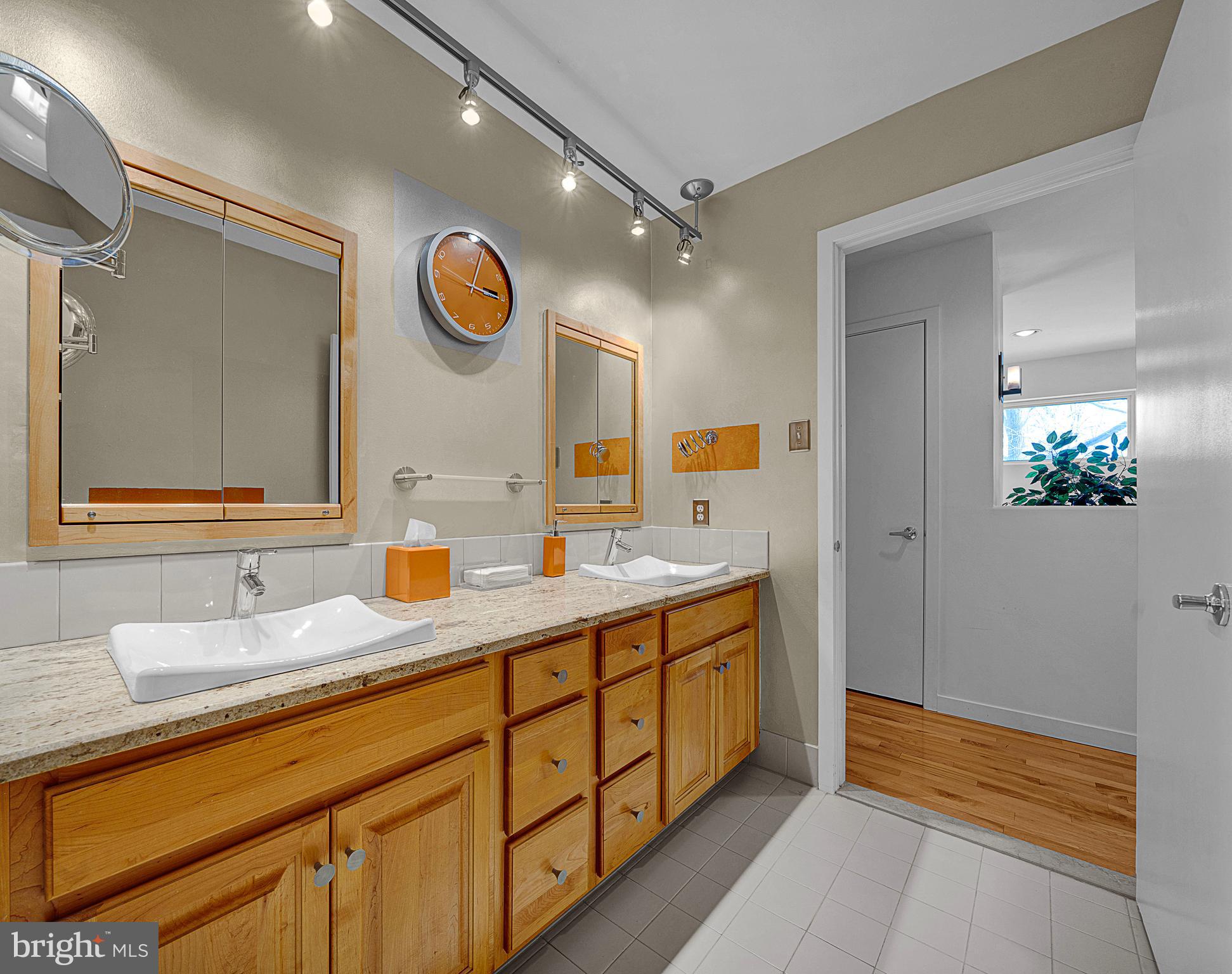 ARBOUR HILL - Residential