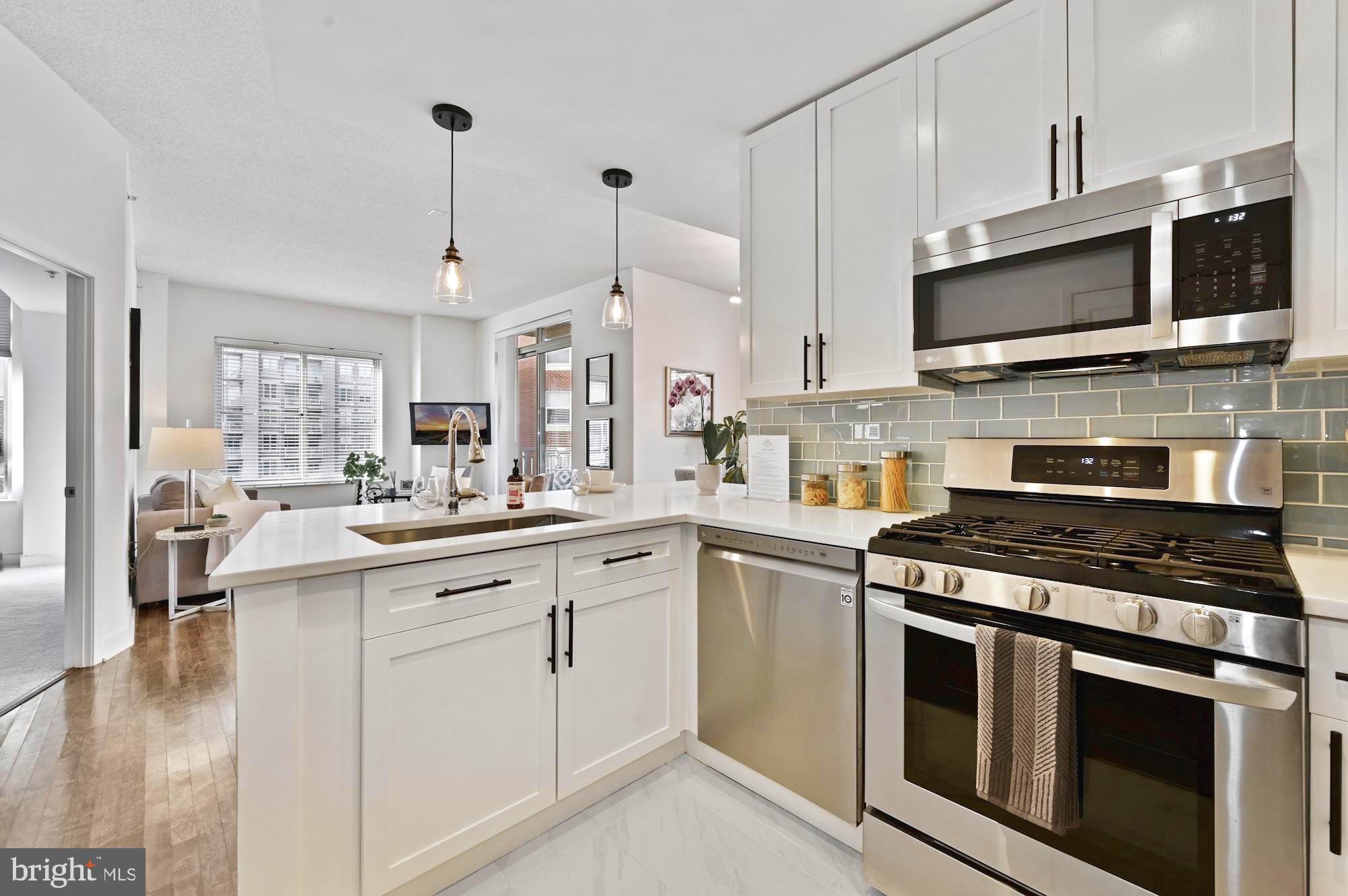 THE HAWTHORN CONDOMINIUM - Residential