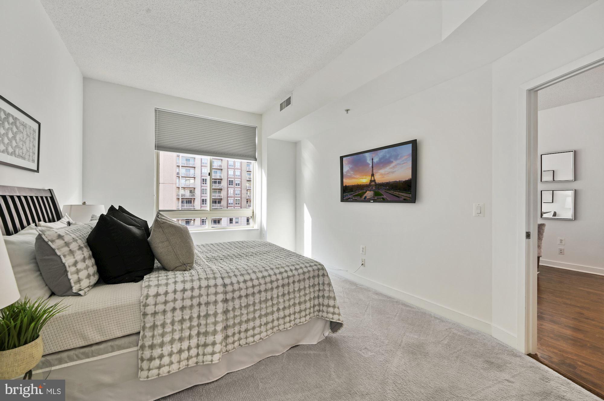 THE HAWTHORN CONDOMINIUM - Residential